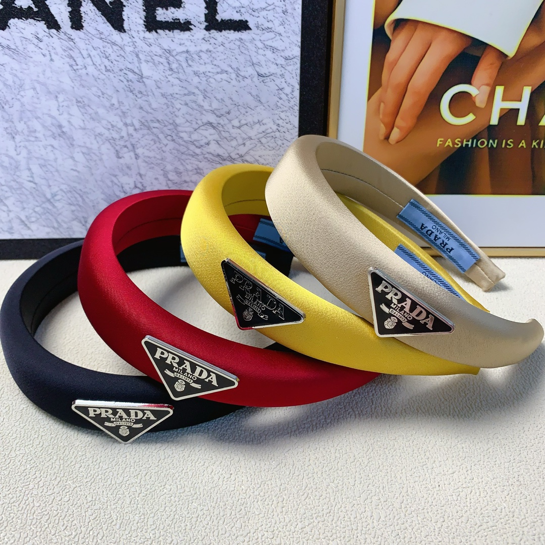 NO:300407,45 rada rada headband New satin triangle logo headband European and American style versatile daily exquisite small items Little fairy must-in item Treasure model Close eyes recommended (single) hairpins, hairpins, prada, prada, hairpins1986090945 rada普拉达 rada发箍 新款缎面三角logo发箍欧美风气质百搭 日常精致小单品 小仙女必入单品 宝藏款 闭眼入推荐款（单个）发夹,发夹,prada,prada,hairpins,accessory