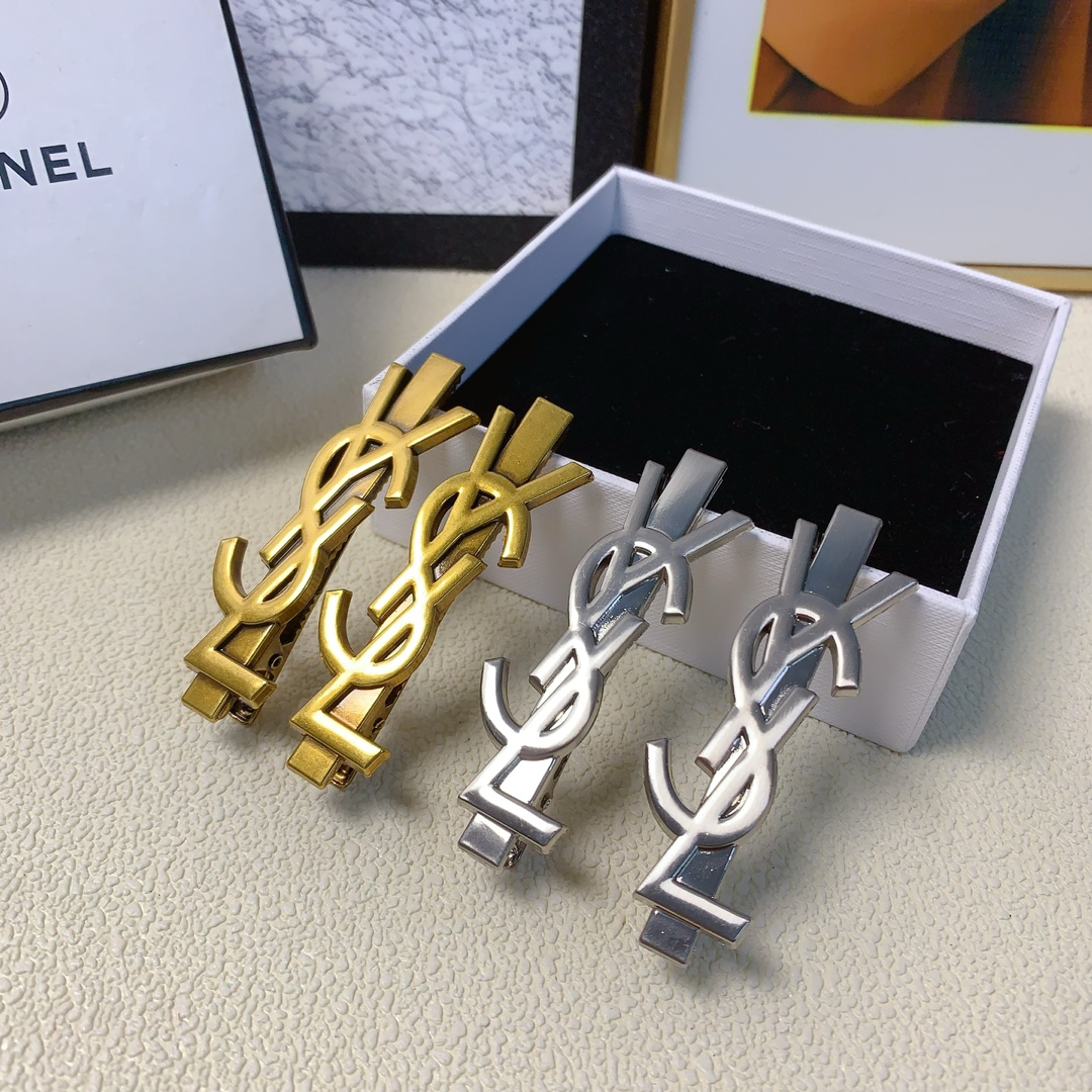 NO:280989,YSL Saint Laurent, Poplar, Pressing Clip, Fascinating Logo Pressing Clip, Bangle Clip, Daily Exquisite Small Product, Temperament, Versatile, Little Fairy Must-Entertainment, Treasure Style, Closed Eye Recommended (Pair) Hair Accessories, Hairpins, Saint Laurent, Saint Laurent, Hairpins19860909YSL圣罗兰 杨树林压夹 爆款logo压夹边夹刘海夹日常精致小单品 气质百搭小仙女必入单品 宝藏款 闭眼入推荐款（一对）发饰,发夹,saint laurent,saint laurent,hairpins,accessory
