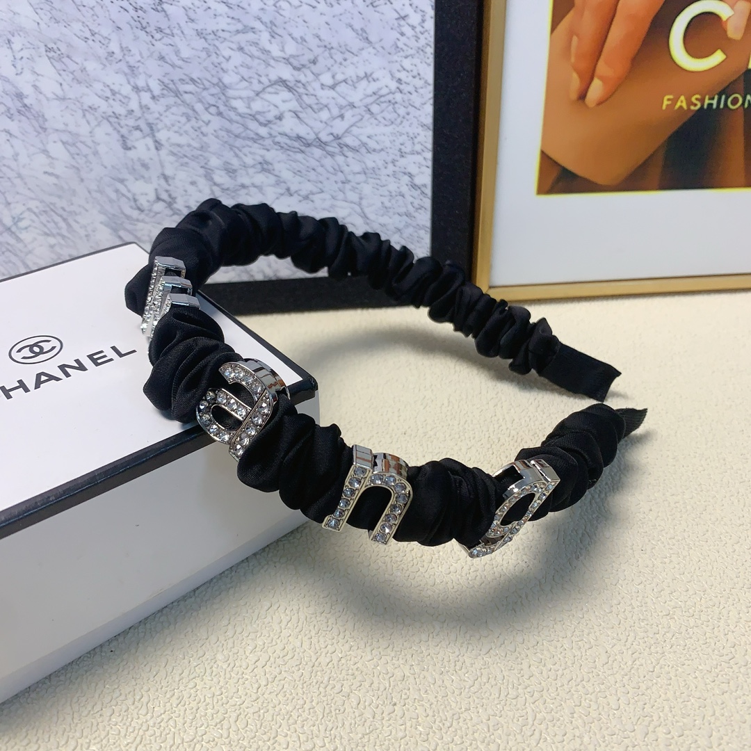 NO:300398,50 Alexander Wang hairband diamond-set logo temperament versatile daily exquisite small items must-have items treasure style for the little fairy closed eyes recommended (single) hairpins, hairpins, alexander wang, hairpins1986090950 亚历山大王 wang发箍 镶钻logo气质百搭日常精致小单品小仙女必入单品宝藏款 闭眼入推荐款（单个）发夹,发夹,alexander wang,hairpins,accessory