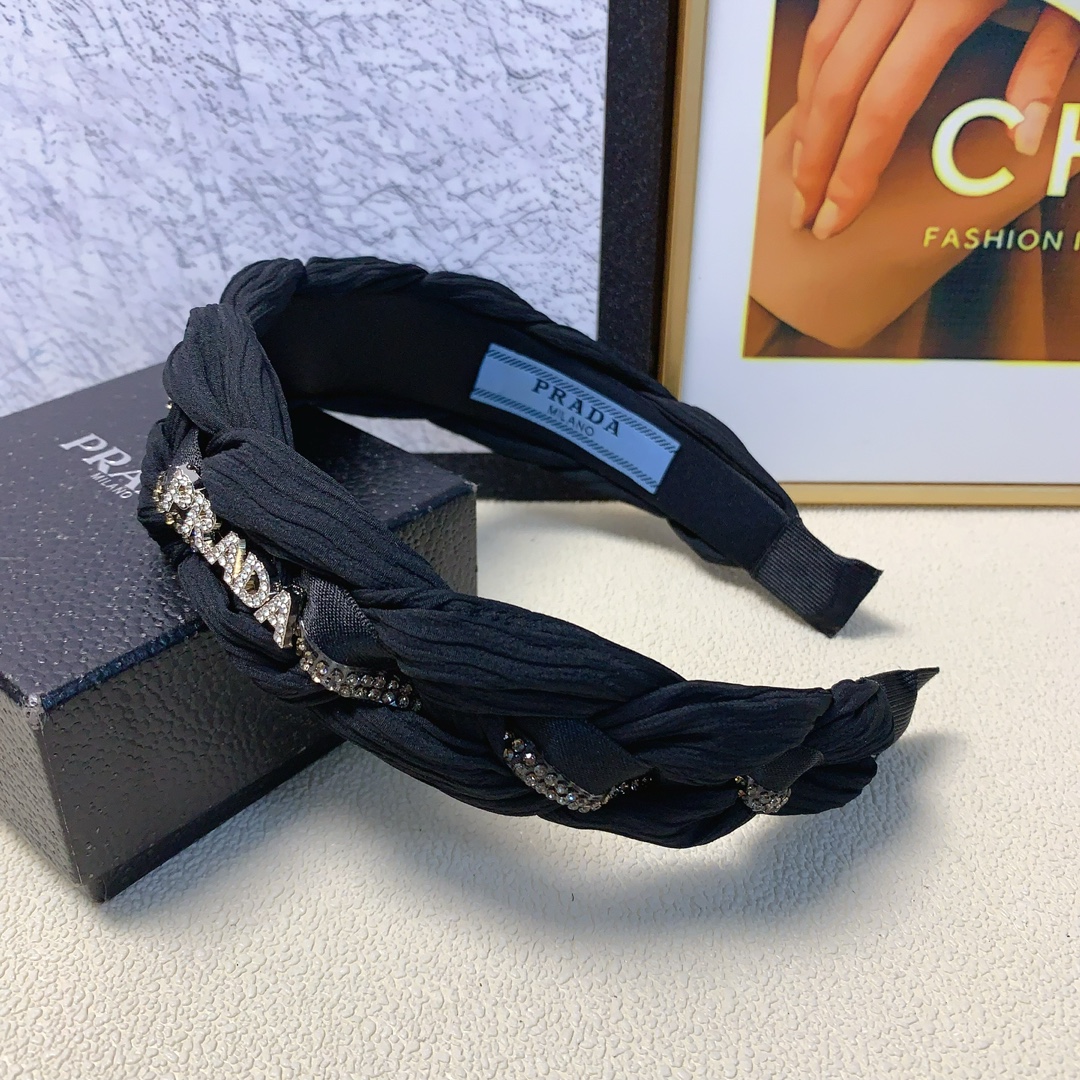NO:276836,Prada Prada hairband New full-diamond logo hairband European and American style versatile daily exquisite items Little fairy must-have items Treasure style Closed eyes recommended (single) hair accessories, hairpins, prada, prada, hairpins19860909Prada普拉达 Prada发箍 新款满钻logo发箍欧美风气质百搭 日常精致小单品 小仙女必入单品 宝藏款 闭眼入推荐款（单个）发饰,发夹,prada,prada,hairpins,accessory