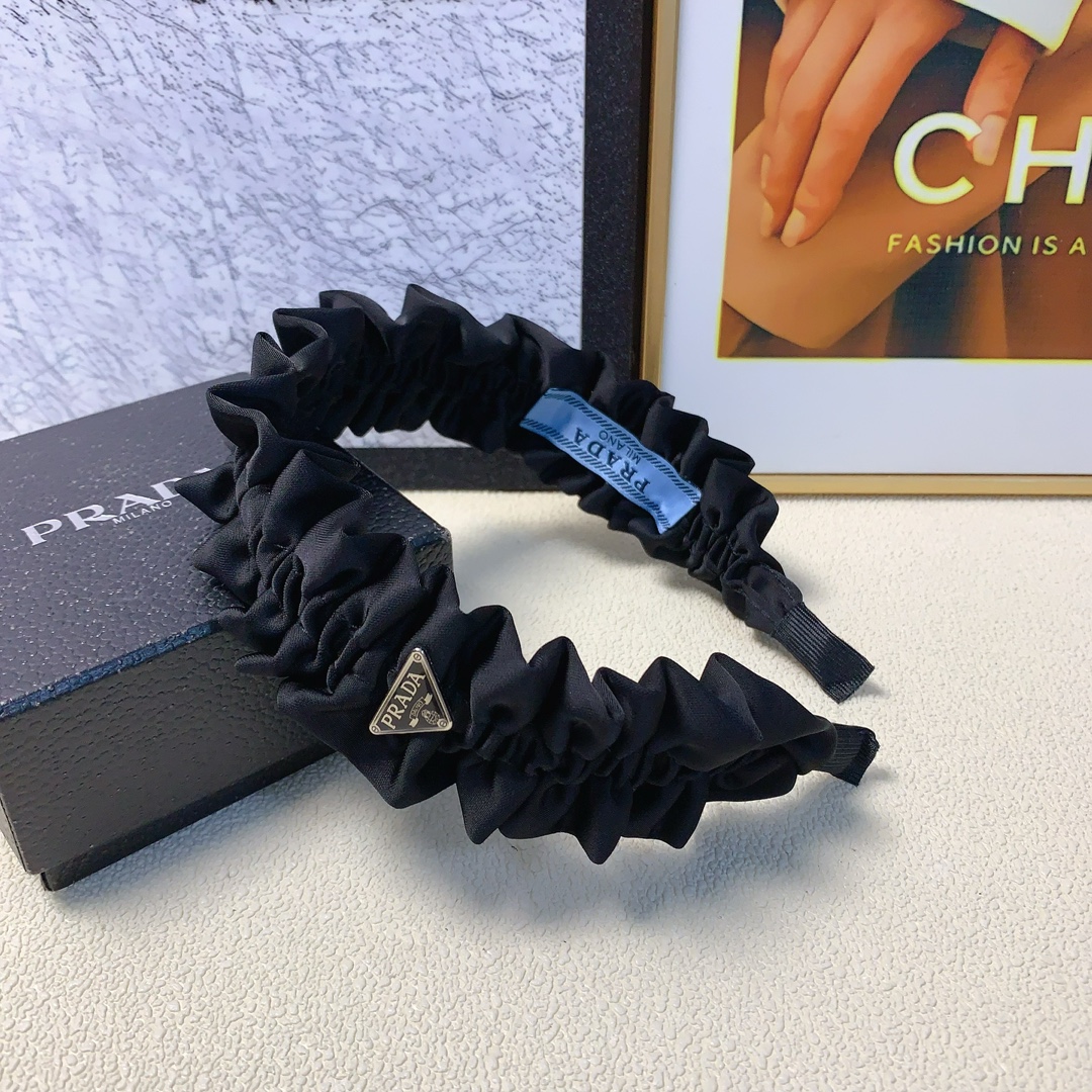 NO:277723,Prada Prada hairband pleated triangle △ logo hairband European and American style versatile daily exquisite small items must-in-place items for fairies Treasure style recommended style closed eyes (single) hairpins, hairpins, prada, prada, hairpins19860909Prada普拉达 Prada发箍 褶皱三角△logo发箍欧美风气质百搭 日常精致小单品 小仙女必入单品 宝藏款 闭眼入推荐款（单个）发夹,发夹,prada,prada,hairpins,accessory