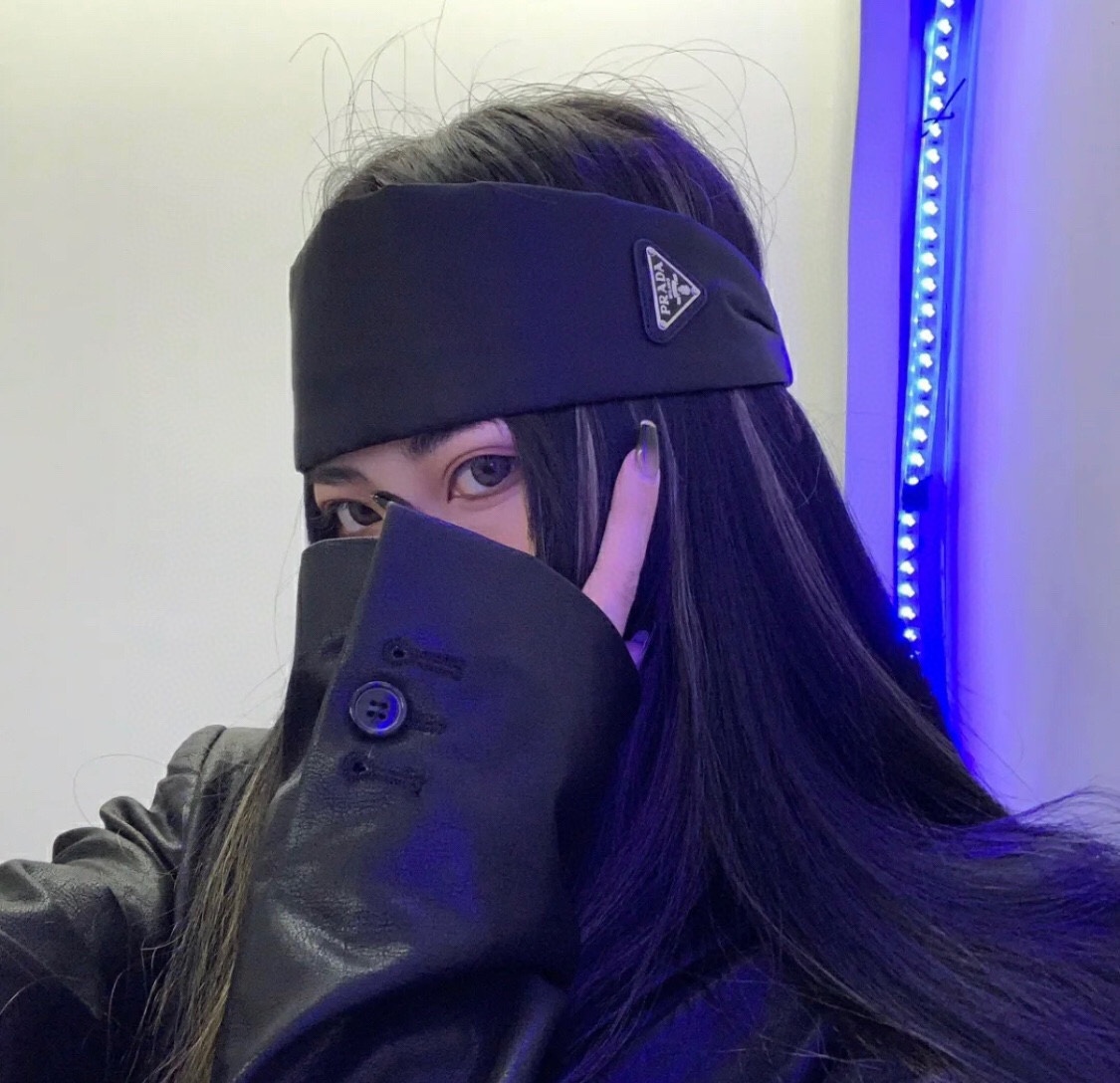 NO:278378,Prada Prada hairband zg same nylon hairband hairband, a must-have versatile style for fashion experts (single with hairband box) hair accessories, hairpins, prada, prada, hairpins19860909Prada普拉达 Prada发带 zg同款尼龙束发带发带 时尚达人必备百搭款（单个配发箍盒）发饰,发夹,prada,prada,hairpins,accessory