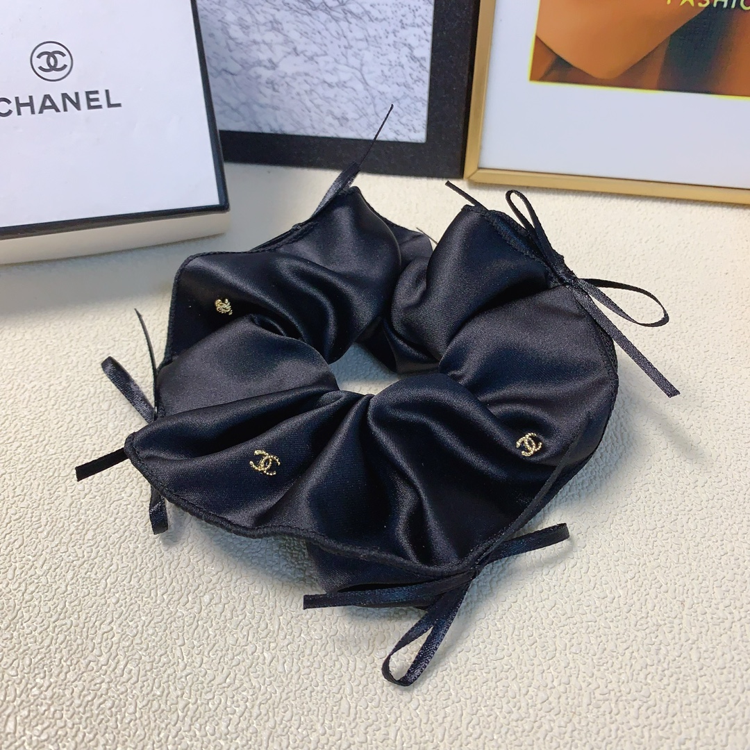 NO:277528,Chanel Xiaoxiang Chanel rubber band New logo rubber band hair band daily exquisite small items temperament versatile little fairy must-have items Treasure style Close eyes recommended (single) hairpins, hairpins, chanel, hairpins19860909chanel小香 chanel皮筋 新款logo皮筋发圈日常精致小单品气质百搭小仙女必入单品 宝藏款 闭眼入推荐款（单个）发夹,发夹,chanel,hairpins,accessory