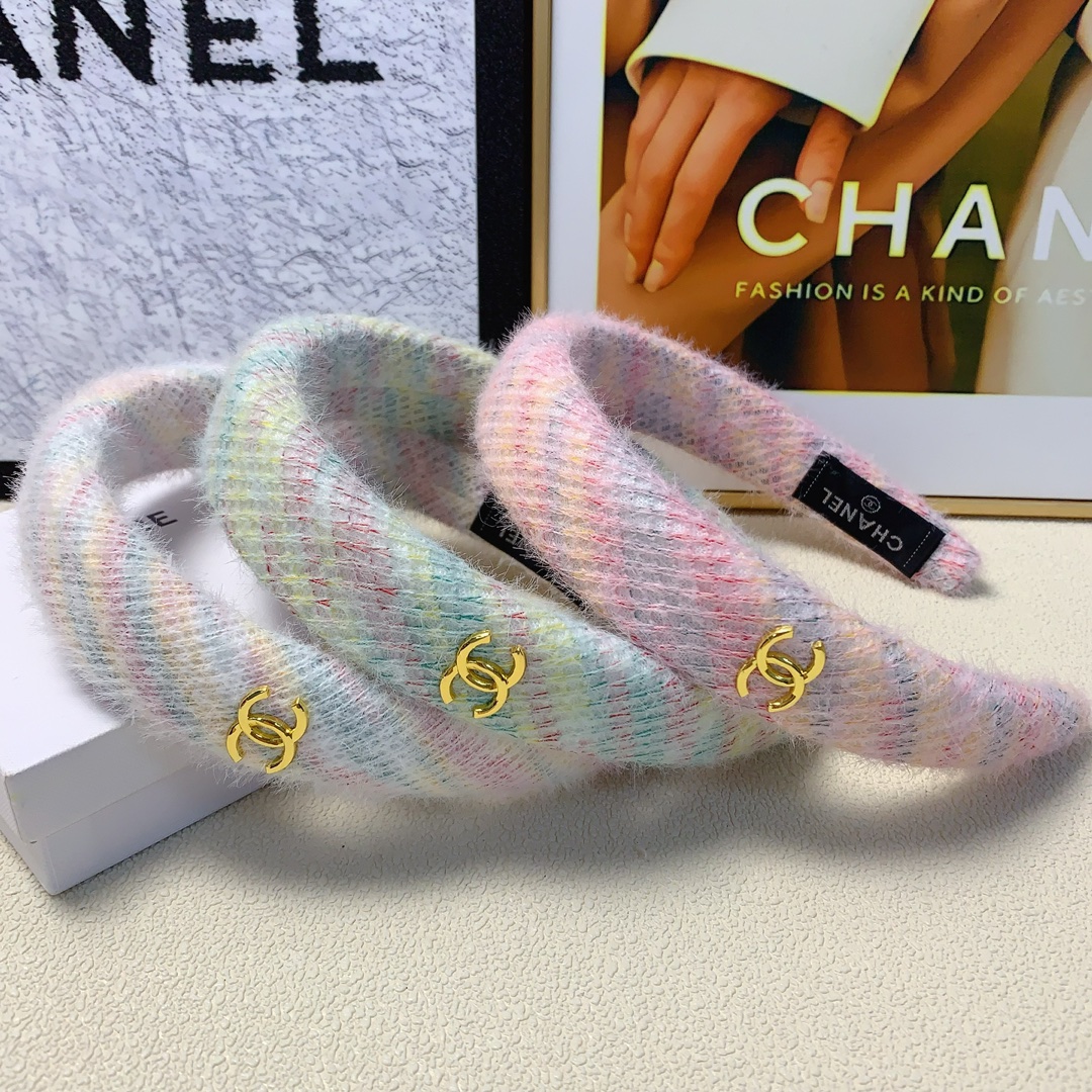 NO:277737,Chanel Xiaoxiang Chanel hairband Colorful woolen simple and luxurious style hairband Daily exquisite items A must-have item for a fairy with temperament and versatility ~ Treasure style Recommended style for closed eyes (single) hairpins, hairpins, chanel, hairpins19860909Chanel小香 Chanel发箍 七彩毛呢简约轻奢风发箍 日常精致小单品 气质百搭小仙女必入单品 名媛风十足～宝藏款 闭眼入推荐款（单个）发夹,发夹,chanel,hairpins,accessory