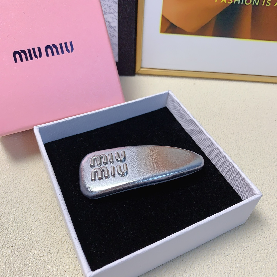 NO:276858,Miu Miu Miu Miu hairpin New Miu small spring clip edge clip bang clip daily exquisite small items, temperament and versatile little fairy must-have items, treasure style, eye-closing recommended style (single hair accessories, hairpins, miumiu, hairpins19860909Miu Miu缪缪 miumiu发夹 新款miu小弹簧夹边夹刘海夹日常精致小单品 气质百搭小仙女必入单品 宝藏款 闭眼入推荐款（单个发饰,发夹,miumiu,hairpins,accessory