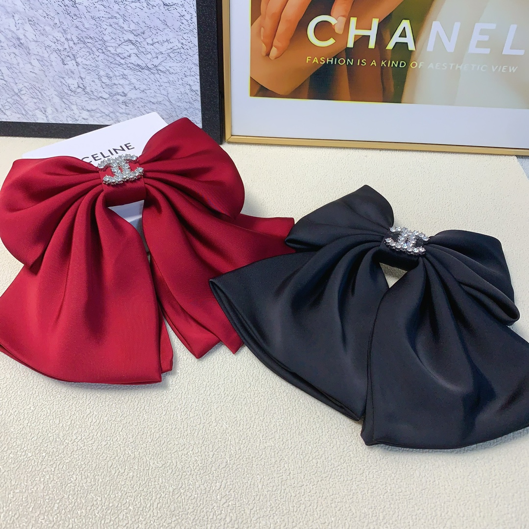 NO:276870,Chanel Xiaoxiang Chanel Hairpins New logo spring clips Temperament versatile little fairy must-have item, full of celebrity style ~ treasure style, recommended style for closed eyes (single) hair accessories, hairpins, chanel, hairpins19860909chanel小香 chanel发夹 新款logo弹簧夹 气质百搭小仙女必入单品 名媛风十足～宝藏款 闭眼入推荐款（单个）发饰,发夹,chanel,hairpins,accessory