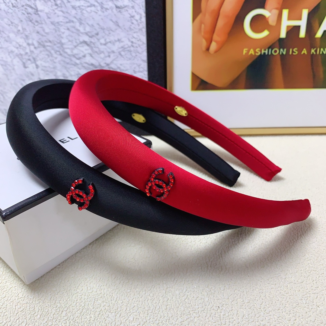 NO:281322,Chanel Xiaoxiang Chanel hairband, new early spring logo, light luxury style hairband, daily exquisite items, versatile and versatile little fairy must-have items, full of celebrity style~treasure style, recommended style for closed eyes (single) hair accessories, hairpins, chanel, hairpins19860909Chanel小香 Chanel发箍 早春新款logo轻奢风发箍 日常精致小单品 气质百搭小仙女必入单品 名媛风十足～宝藏款 闭眼入推荐款（单个）发饰,发夹,chanel,hairpins,accessory