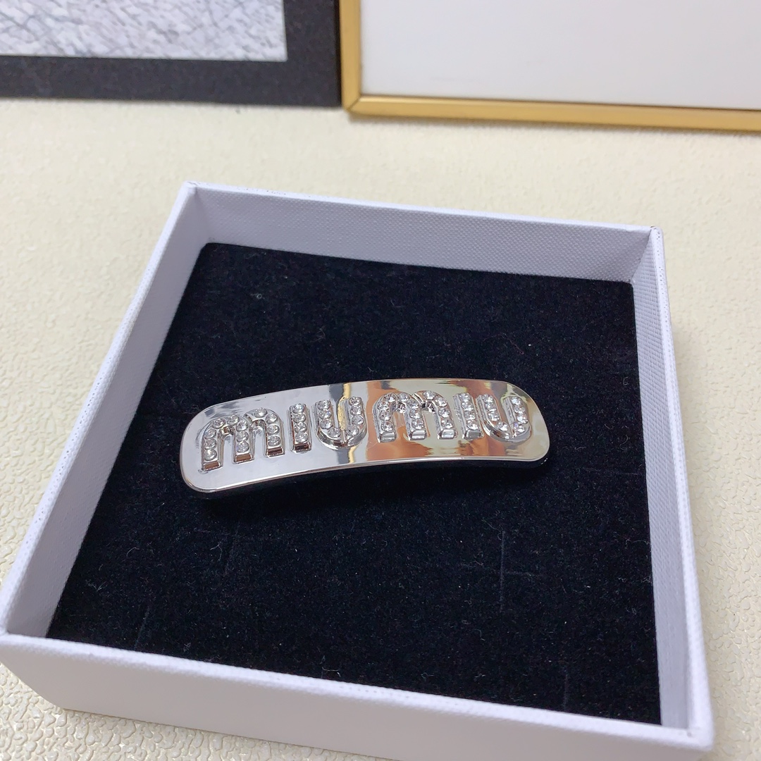 NO:276864,Miu Miu Miu Miu hairpin New titanium steel miu small spring clip bang clip daily exquisite small items, temperament and versatile little fairy must-have items, treasure style, closed eyes and recommended style (single) hair accessories, hairpins, miumiu, hairpins19860909Miu Miu缪缪 miumiu发夹 新款钛钢miu小弹簧夹边夹刘海夹日常精致小单品 气质百搭小仙女必入单品 宝藏款 闭眼入推荐款（单个）发饰,发夹,miumiu,hairpins,accessory