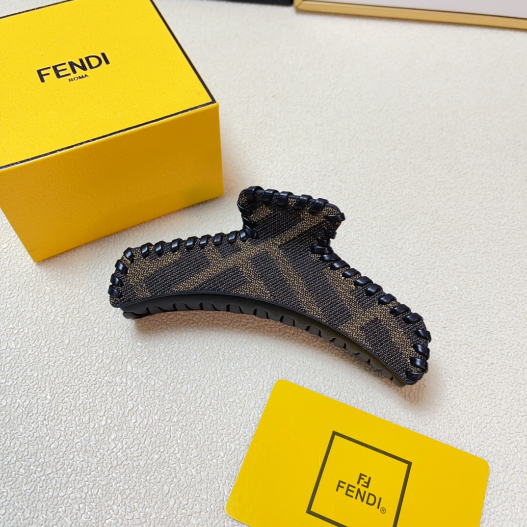 NO:277990,Fendi Fendi Fendi clips, popular presbyterian logo clips, versatile temperament, daily exquisite items, must-have items for fairies, treasure style, recommended style for closed eyes (single hairband box), hairpins, fendi, fendi, hairpins19860909Fendi芬迪 Fendi抓夹 爆款老花logo抓夹 气质百搭 日常精致小单品 小仙女必入单品 宝藏款 闭眼入推荐款（单个配发箍盒）,发夹,fendi,fendi,hairpins,accessory