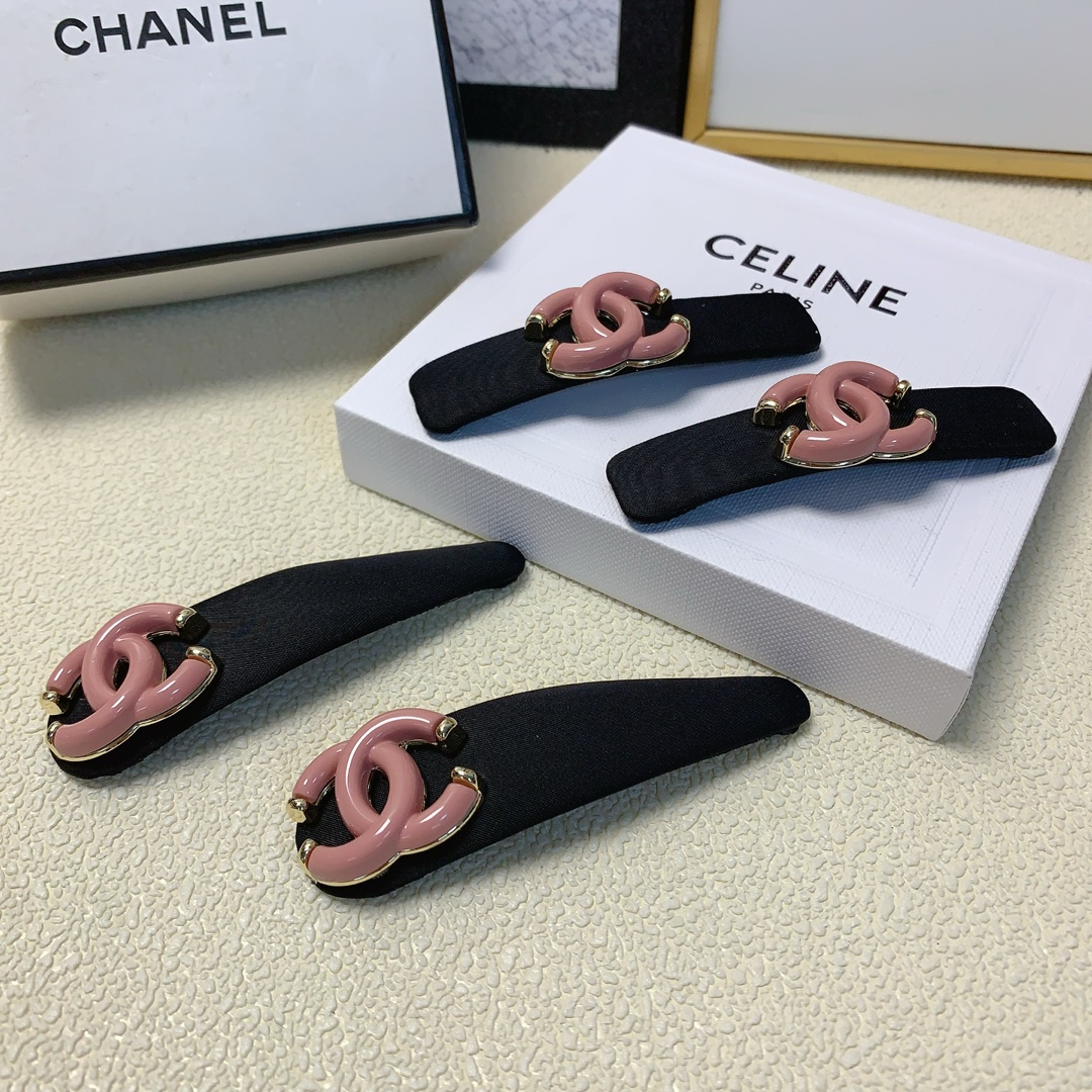 NO:276050,Chanel Xiaoxiang Chanel hairpin New logo edge clip BB clip Temperament versatile little fairy must-have item Treasure style Close eyes recommended (a pair of hairpins, hairpins, chanel, hairpins19860909Chanel小香 Chanel发夹 新款logo边夹BB夹 气质百搭小仙女必入单品 宝藏款 闭眼入推荐款（一对发夹,发夹,chanel,hairpins,accessory