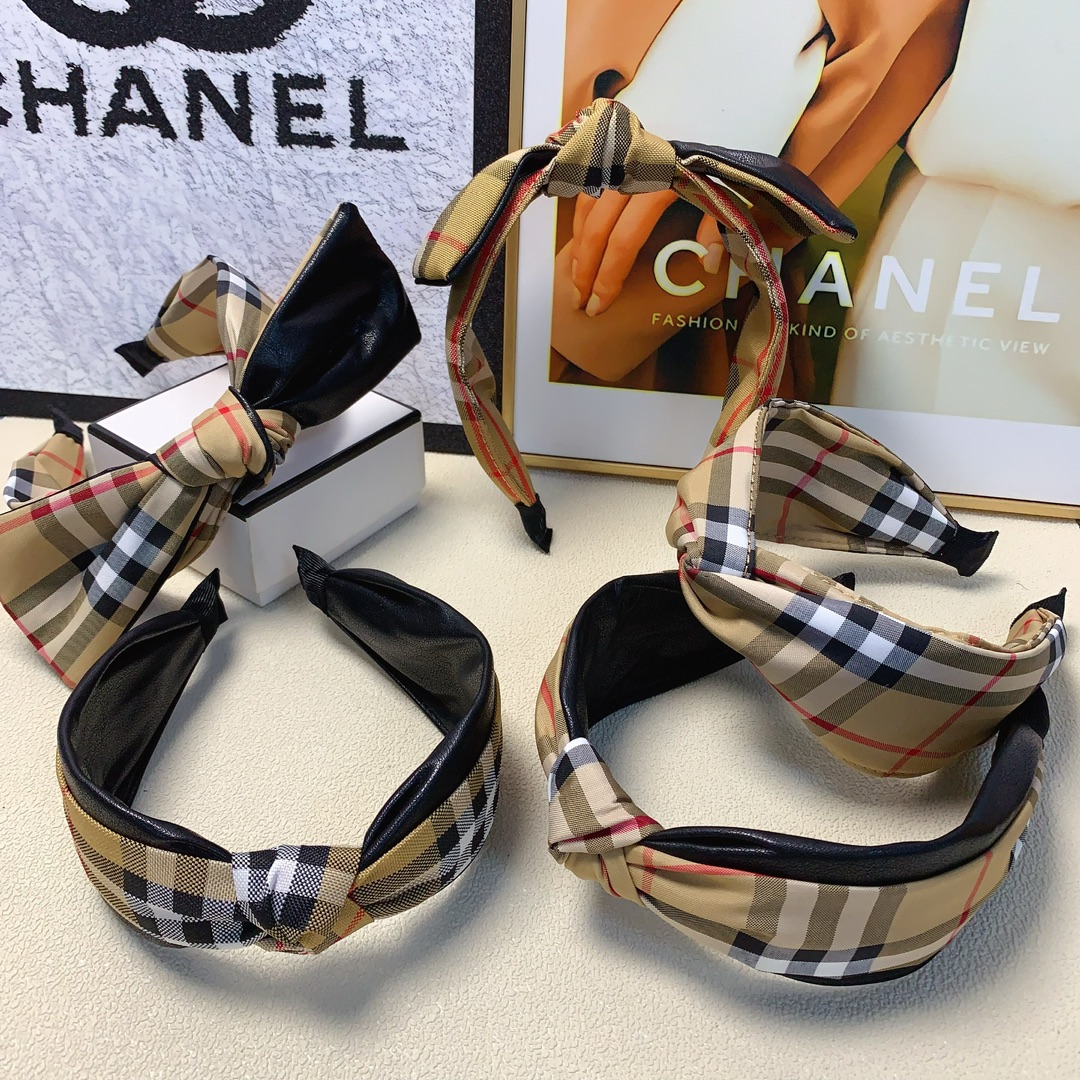 NO:276249,Burberry Burberry Headband Classic Plaid Leather Bow Fashion Headband Fashionable Temperature White-style European and American Fashion Recommended Model ~ (Single Hairpins, Hairpins, Burberry, Burberry, Hairpins19860909Burberry巴宝莉 巴宝莉发箍 经典格子拼皮蝴蝶结时尚发箍 时尚气质白搭款欧美时尚推荐款～（单个发夹,发夹,burberry,burberry,hairpins,accessory