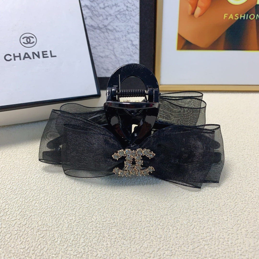 NO:276264,Chanel Xiaoxiang Chanel clip Ogensha logo clip versatile temperament and exquisite daily items. Must-in-place items for fairies. Treasure style. Recommended style for closed eyes (single with hairband box) hairpins, hairpins, chanel, hairpins19860909chanel小香 chanel抓夹 欧根纱logo抓夹 气质百搭 日常精致小单品 小仙女必入单品 宝藏款 闭眼入推荐款（单个配发箍盒）发夹,发夹,chanel,hairpins,accessory
