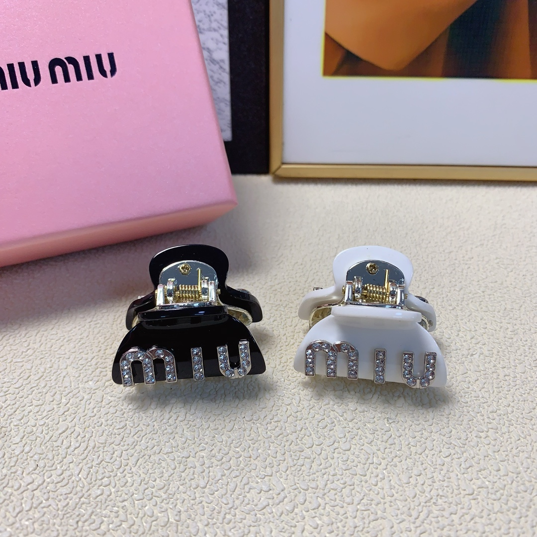 NO:276279,Miumiu Miumiu gripper Acrylic logo mini gripper temperament versatile daily exquisite small items must-in-place items for fairies Treasure style Recommended style for closed eyes (single hairpins, hairpins, miumiu, hairpins19860909miumiu缪缪 miumiu抓夹 亚克力logo迷你抓夹气质百搭日常精致小单品小仙女必入单品 宝藏款 闭眼入推荐款（单个发夹,发夹,miumiu,hairpins,accessory