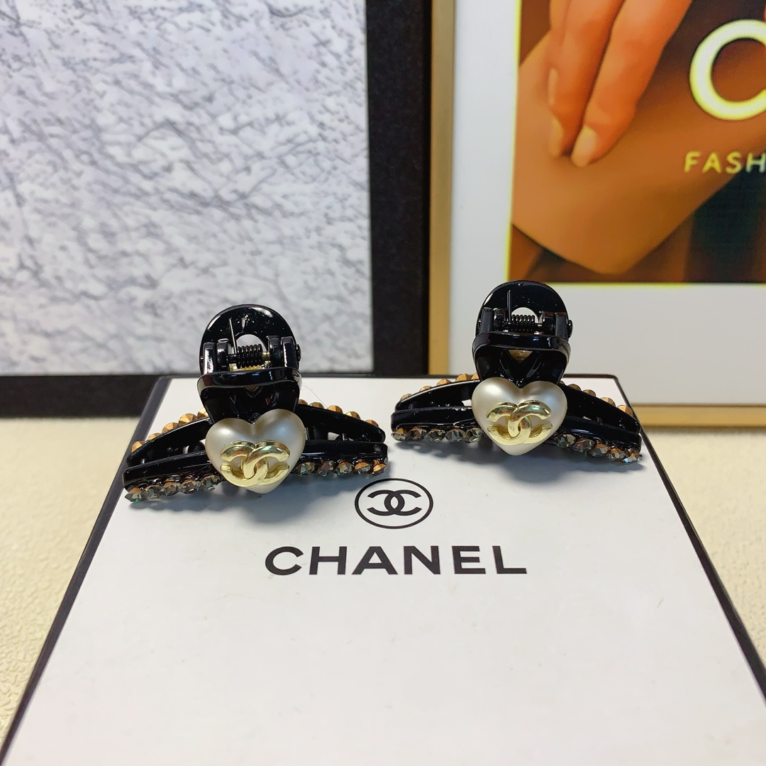 NO:276259,Chanel Xiaoxiang Chanel clip, Love pearl logo clip, Korean version of small edge clip, exquisite little fairy must-in item, treasure style, recommended style for closed eyes (a pair of hairpins, hairpins, chanel, hairpins19860909chanel小香 chanel抓夹 爱心珍珠logo抓夹韩版小边夹 精致小仙女必入单品 宝藏款 闭眼入推荐款（一对发夹,发夹,chanel,hairpins,accessory
