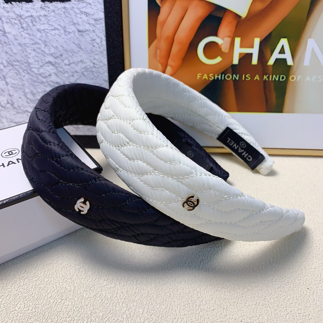 NO:276295,Chanel Xiaoxiang Chanel hairband New logo hairband Fashionable temperament versatile little fairy must-have item Treasure style Closed eyes recommended (single hairpin, hairpin, chanel, hairpins19860909chanel小香 chanel发箍 新款logo发箍 时尚气质百搭小仙女必入单品 宝藏款 闭眼入推荐款（单个发夹,发夹,chanel,hairpins,accessory