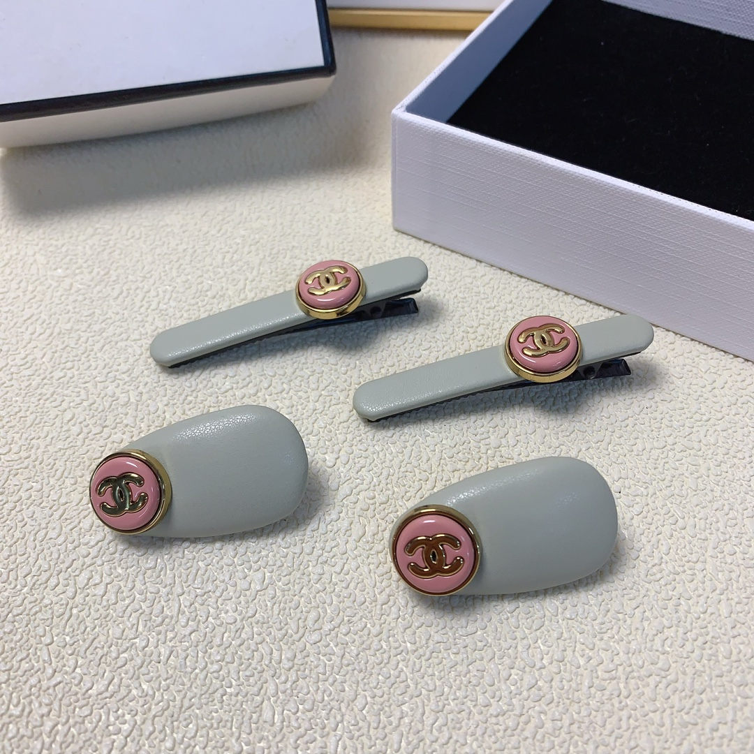 NO:276513,Chanel Xiaoxiang Chanel hairpin Sheepskin logo press clip edge clip bang clip daily exquisite small items, temperament versatile little fairy must-have items, treasure style, closed eyes recommended style (one pair) hairpin, hairpin, chanel, sheepskin, hairpins19860909chanel小香 chanel发夹 羊皮logo压夹边夹刘海夹日常精致小单品 气质百搭小仙女必入单品 宝藏款 闭眼入推荐款（一对）发夹,发夹,chanel,sheepskin,hairpins,accessory