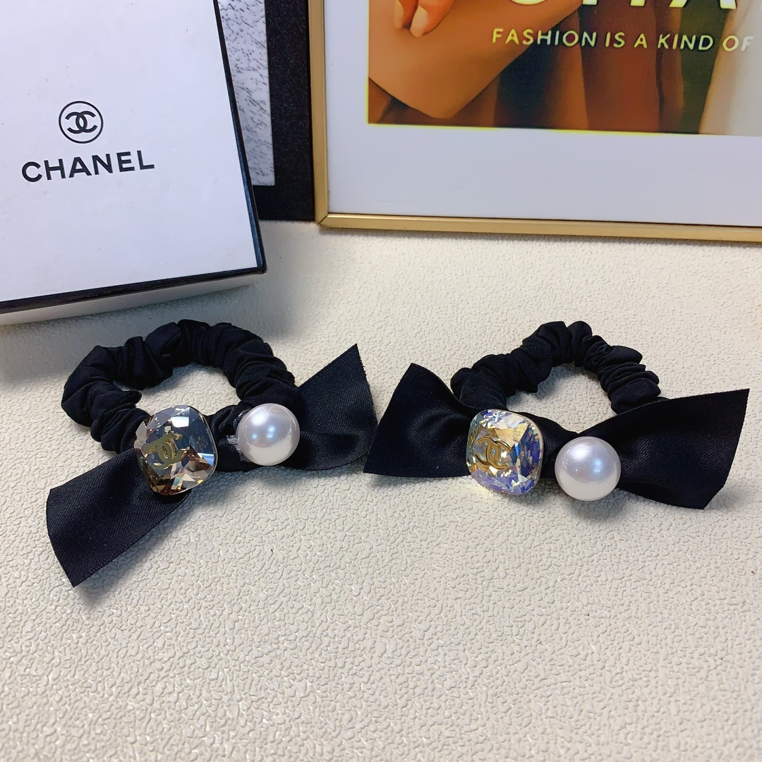 NO:276342,Chanel Xiaoxiang Chanel rubber band Pearl titanium steel logo bow rubber band hair ring Daily exquisite items Temperament versatile little fairy must-have items Treasure style Close eyes recommended style (single hairpin, hairpin, chanel, hairpins19860909chanel小香 chanel皮筋 珍珠钛钢logo蝴蝶结皮筋发圈 日常精致小单品 气质百搭小仙女必入单品 宝藏款 闭眼入推荐款（单个发夹,发夹,chanel,hairpins,accessory