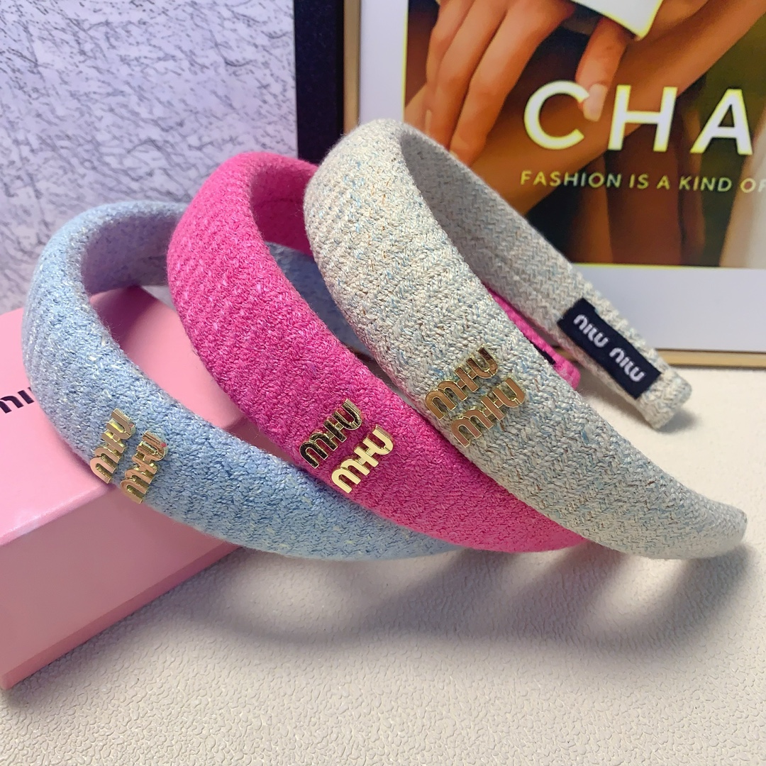 NO:277710,Miumiu Miumiu hairband New logo hairband Fashionable temperament versatile little fairy must-have item Treasure style Close eyes recommended (single) hairpins, hairpins, miumiu, hairpins19860909miumiu缪缪 miumiu发箍 新款logo发箍 时尚气质百搭小仙女必入单品 宝藏款 闭眼入推荐款（单个）发夹,发夹,miumiu,hairpins,accessory