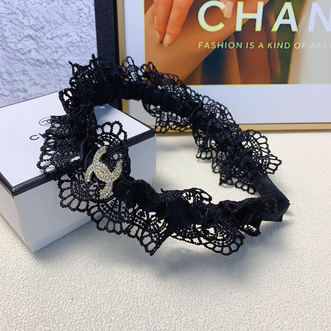 NO:276621,Chanel Xiaoxiang Chanel hairband Hollow lace logo hairband Fashionable temperament versatile little fairy must-apply item Treasure style Closed eyes recommended (single hairpin, hairpin, chanel, hairpins19860909chanel小香 chanel发箍 镂空蕾丝logo发箍 时尚气质百搭小仙女必入单品 宝藏款 闭眼入推荐款（单个发夹,发夹,chanel,hairpins,accessory