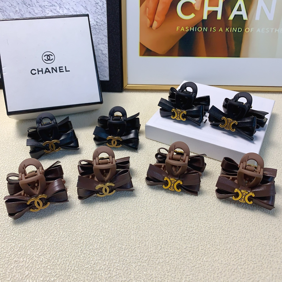 NO:276617,Chanel Xiaoxiang Celine Clip Bow Logo Clip Korean version small edge clip Exquisite little fairy must-in item Treasure model Close eyes recommended (one pair) hairpin, hairpin, celine, celine, chanel, hairpins19860909chanel小香 celine赛琳抓夹 蝴蝶结logo抓夹韩版小边夹 精致小仙女必入单品 宝藏款 闭眼入推荐款（一对）发夹,发夹,celine,celine,chanel,hairpins,accessory