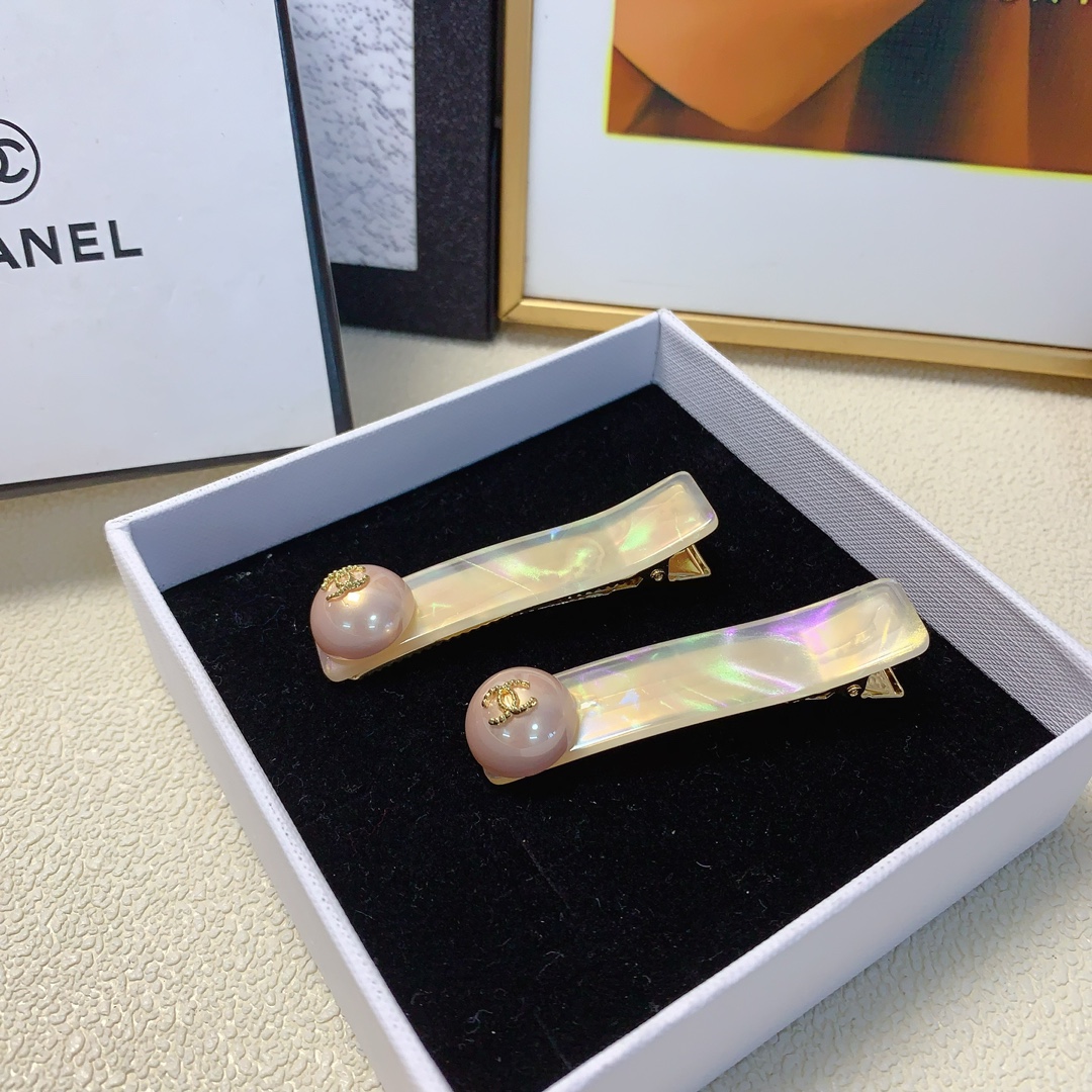 NO:276635,Chanel Xiaoxiang Chanel Hairpins Acrylic Pearl Logo Pressing Clip Bangs Clip Daily Delicate Small Products Temperament Versatile Little Fairy Must-Entertainment Treasure Style Recommended Models Closed Eyes (Pair of Hairpins, Hairpins19860909chanel小香 chanel发夹 亚克力珍珠logo压夹边夹刘海夹日常精致小单品 气质百搭小仙女必入单品 宝藏款 闭眼入推荐款（一对发夹,发夹,chanel,hairpins,accessory