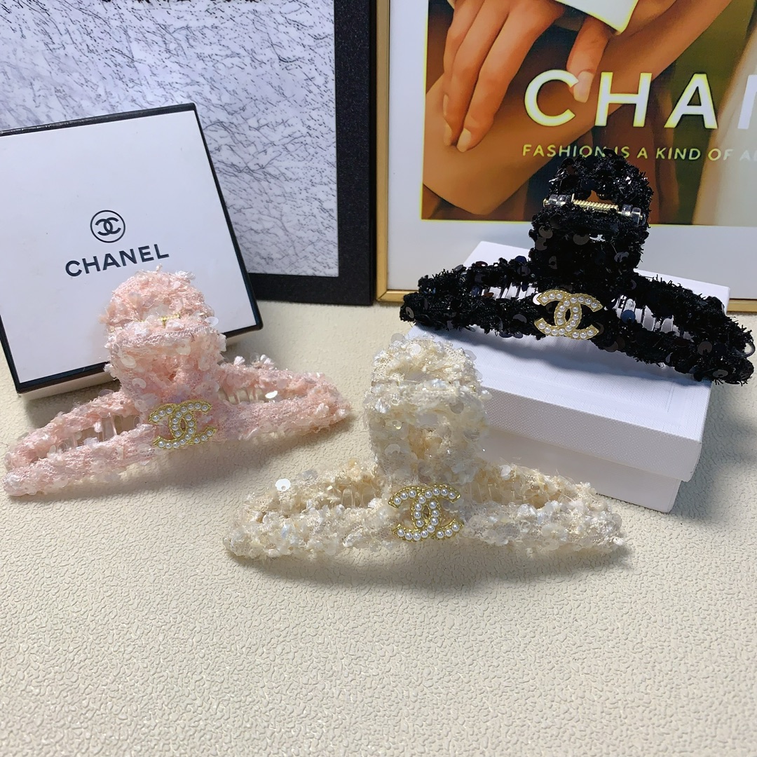NO:277748,Chanel Xiaoxiang Chanel Hairpins, Beaded Pearl Logo Clip, Elegant Temperament, Everyday exquisite items, Little Fairy must-have items, Treasure style, Recommended style for closed eyes (single with hairband box) Hairpins, Hairpins, Chanel, Hairpins19860909chanel小香 chanel发夹 珠片珍珠logo抓夹 气质百搭 日常精致小单品 小仙女必入单品 宝藏款 闭眼入推荐款（单个配发箍盒）发夹,发夹,chanel,hairpins,accessory