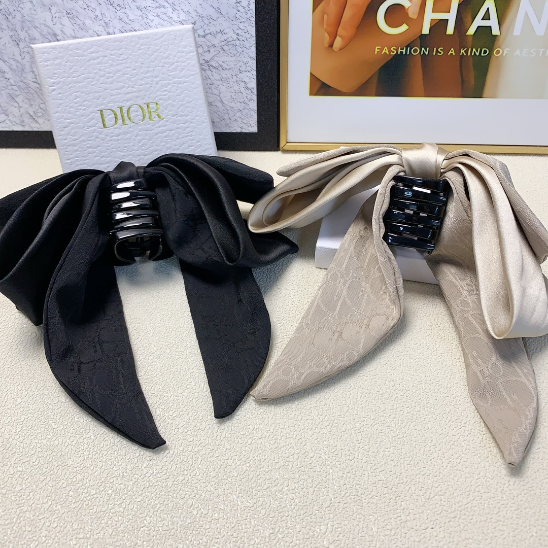 NO:276705,Dior Dior clip embroidered logo bow ribbon clip temperament versatile daily exquisite small items must-in-one items for fairies Treasure model closed eyes recommended (single with hairband box) hairpins, hairpins, dior, dior, hairpins19860909Dior迪奥 Dior抓夹 刺绣logo蝴蝶结飘带抓夹气质百搭日常精致小单品小仙女必入单品 宝藏款 闭眼入推荐款（单个配发箍盒）发夹,发夹,dior,dior,hairpins,accessory