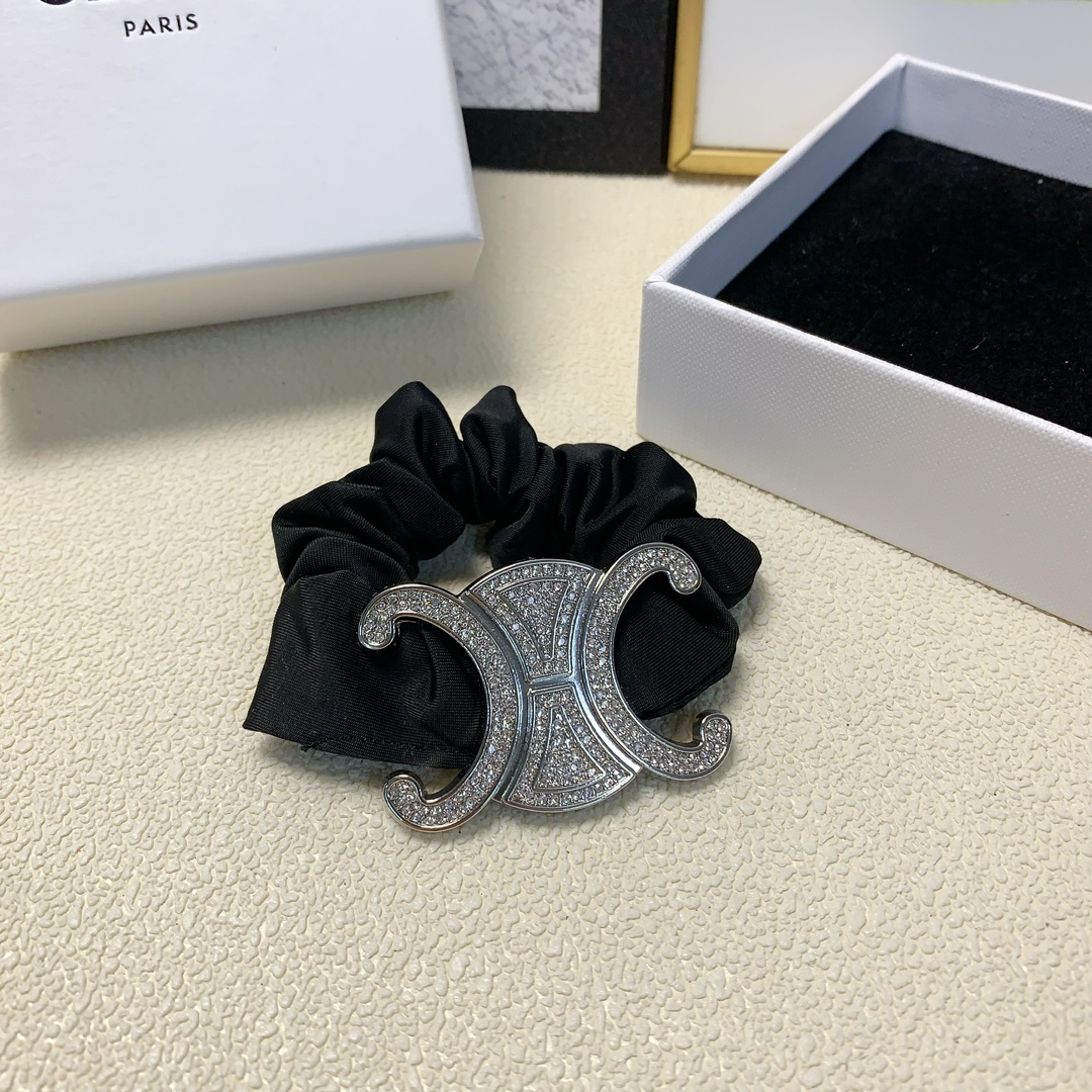 NO:276713,celine Arc de Triomphe rubber band full diamond logo rubber band hair ring daily exquisite items versatile temperament must-have items Treasure style Closed eyes recommended (single) hairpin, hairpin, celine, celine, hairpins19860909celine赛琳 凯旋门皮筋 满钻logo皮筋发圈 日常精致小单品 气质百搭小仙女必入单品 宝藏款 闭眼入推荐款（单个）发夹,发夹,celine,celine,hairpins,accessory