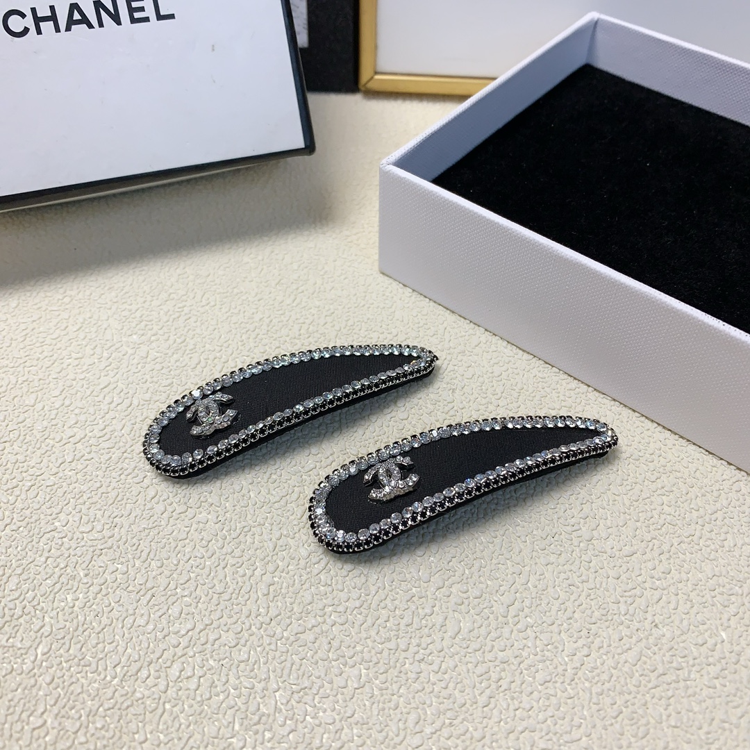 NO:276716,Chanel Xiaoxiang Chanel Hairpins New logo edge clip BB clips Temperament versatile little fairy must-have item Treasure style Close eyes recommended (a pair of hairpins, hairpins, chanel, hairpins19860909chanel小香 chanel发夹 新款logo边夹BB夹 气质百搭小仙女必入单品 宝藏款 闭眼入推荐款（一对发夹,发夹,chanel,hairpins,accessory