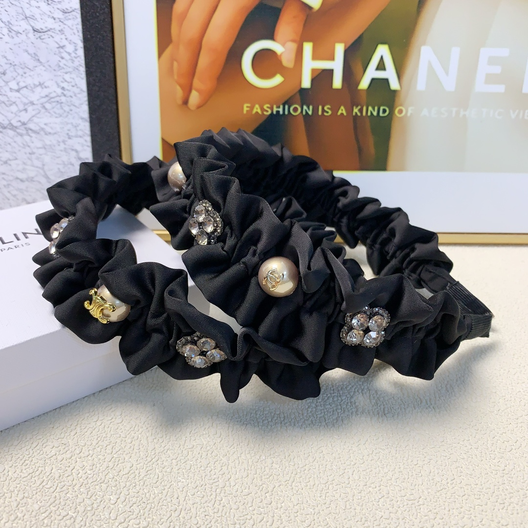 NO:276738,celine celine hairband Arc de Triomphe pearl logo light luxury style hairband daily exquisite items versatile temperament must-apple item for fairy full of celebrity style ~ treasure style recommended style closed eyes (single) hairpins, hairpins, celine, celine, hairpins19860909celine赛琳 celine发箍 凯旋门珍珠logo轻奢风发箍 日常精致小单品 气质百搭小仙女必入单品 名媛风十足～宝藏款 闭眼入推荐款（单个）发夹,发夹,celine,celine,hairpins,accessory