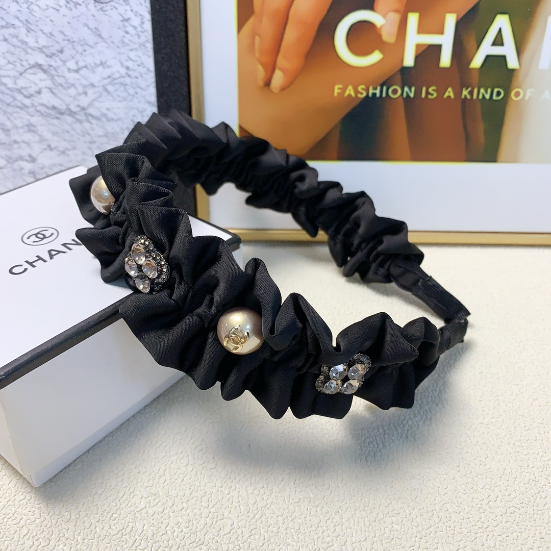 NO:276744,Chanel Xiaoxiang Chanel hairband, wrinkled pearl logo, light luxury style hairband, daily exquisite items, temperament and versatile little fairy must-have items, full of celebrity style~treasure style, closed eyes and recommended style (single) hairpins, hairpins, chanel, hairpins19860909chanel小香 chanel发箍 褶皱珍珠logo轻奢风发箍 日常精致小单品 气质百搭小仙女必入单品 名媛风十足～宝藏款 闭眼入推荐款（单个）发夹,发夹,chanel,hairpins,accessory