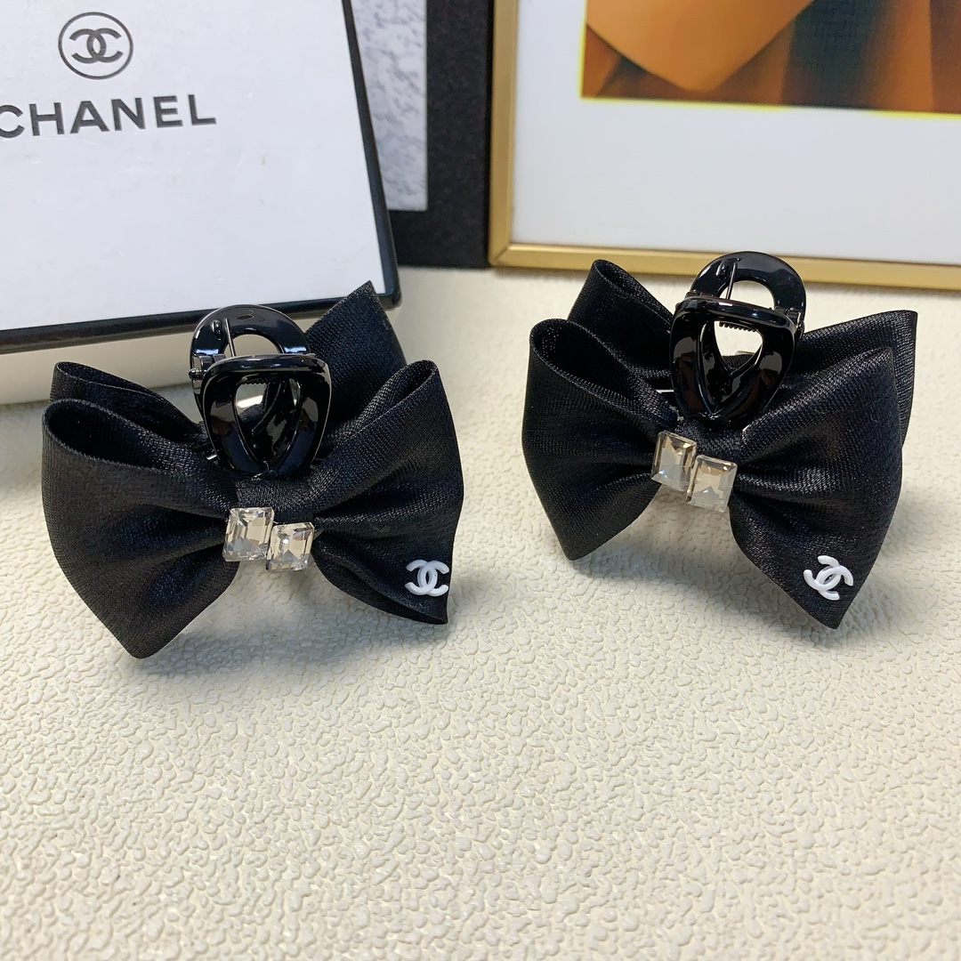 NO:276718,Chanel Xiaoxiang Chanel clip, bow logo clip, Korean version of small edge clip, exquisite little fairy must-in item, treasure style, recommended style (one pair) hairpin, hairpin, chanel, hairpins19860909chanel小香 chanel抓夹 蝴蝶结logo抓夹韩版小边夹 精致小仙女必入单品 宝藏款 闭眼入推荐款（一对）发夹,发夹,chanel,hairpins,accessory