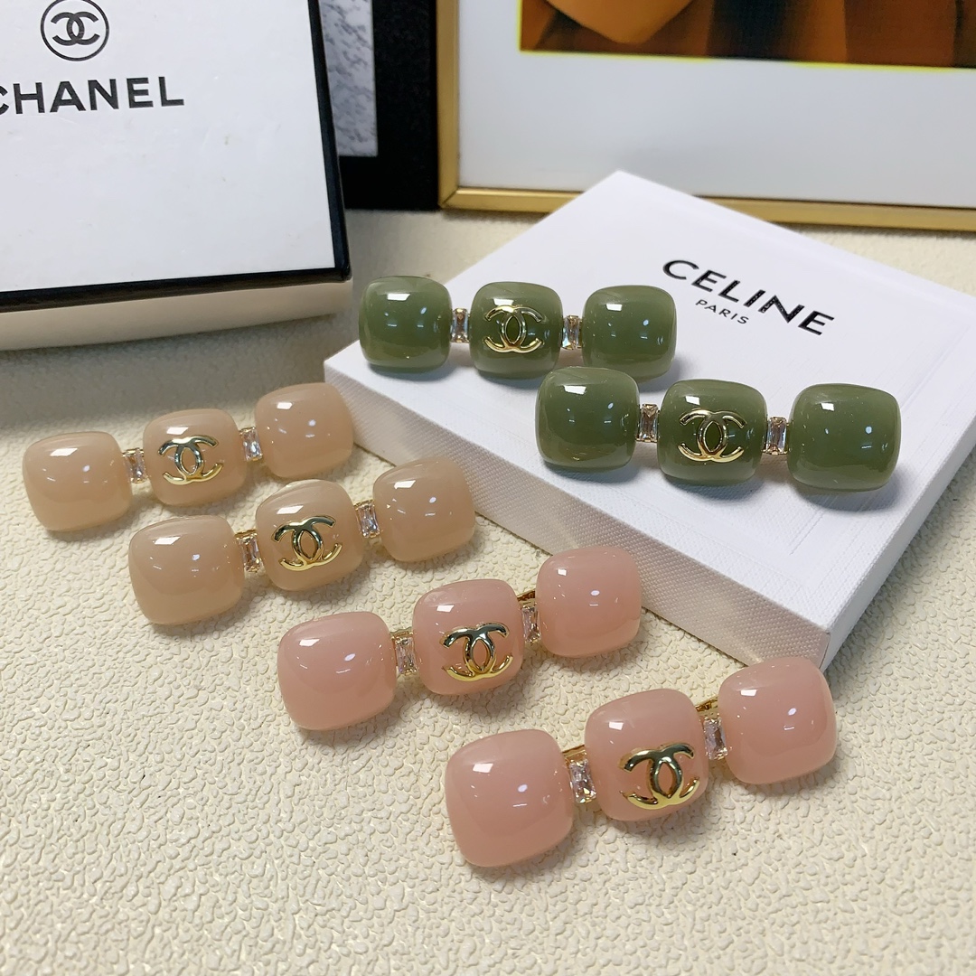 NO:276740,Chanel Xiaoxiang Chanel Hairpins Candy logo press clip edge clip bang clip daily exquisite small items, temperament and versatile little fairy must-have items, treasure style, closed eyes and recommended style (one pair) hairpins, hairpins, chanel, hairpins19860909chanel小香 chanel发夹 糖果logo压夹边夹刘海夹日常精致小单品 气质百搭小仙女必入单品 宝藏款 闭眼入推荐款（一对）发夹,发夹,chanel,hairpins,accessory