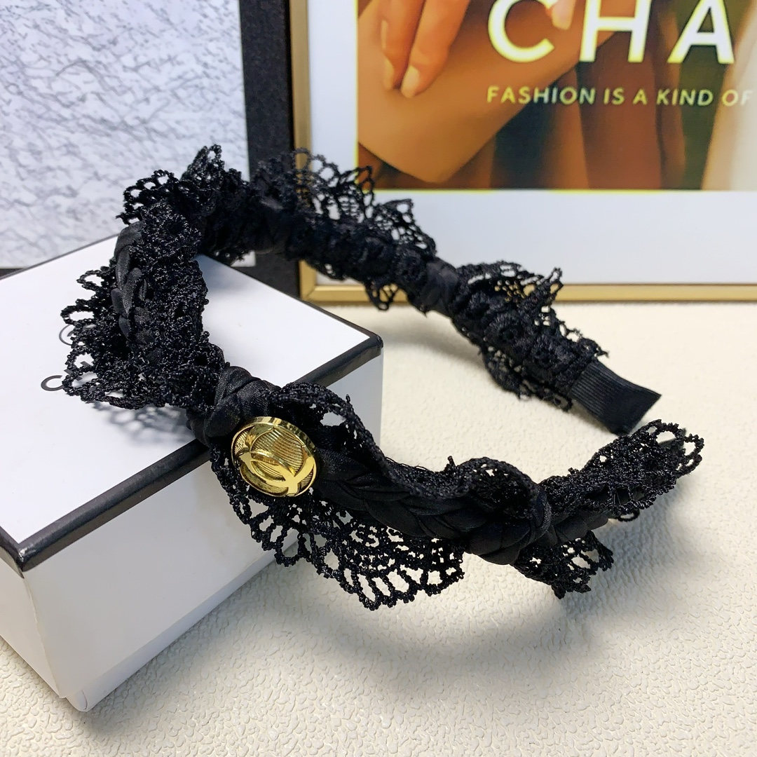 NO:276811,Chanel Xiaoxiang Chanel hairband Hollow lace logo Light luxury style hairband Daily exquisite items All-matched temperament and versatile little fairy must-have items Full of celebrity style ~ Treasure style Close eyes Recommended style (single) hair accessories, hairpins, chanel, hairpins19860909chanel小香 chanel发箍 镂空花边logo轻奢风发箍 日常精致小单品 气质百搭小仙女必入单品 名媛风十足～宝藏款 闭眼入推荐款（单个）发饰,发夹,chanel,hairpins,accessory