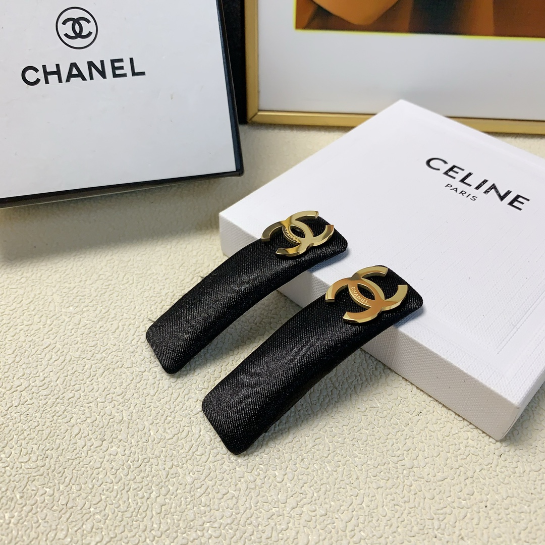 NO:276817,Chanel Xiaoxiang Chanel hairpin titanium steel logo edge clip BB clip Temperature and versatile little fairy must-have item Treasure style Close eyes recommended (one pair) hair accessories, hairpins, chanel, hairpins19860909chanel小香 chanel发夹 钛钢logo边夹BB夹 气质百搭小仙女必入单品 宝藏款 闭眼入推荐款（一对）发饰,发夹,chanel,hairpins,accessory