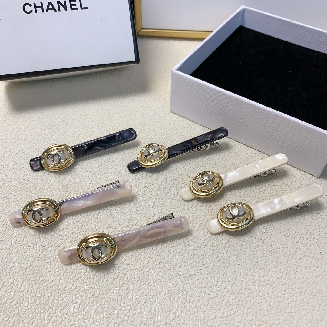 NO:276826,Chanel Xiaoxiang Chanel Hairpins Acrylic logo press clip edge clip bang clip daily exquisite small items, temperament and versatile little fairy must-have items, treasure style, recommended style for closed eyes (a pair of hair accessories, hairpins, chanel, hairpins19860909chanel小香 chanel发夹 亚克力logo压夹边夹刘海夹日常精致小单品 气质百搭小仙女必入单品 宝藏款 闭眼入推荐款（一对发饰,发夹,chanel,hairpins,accessory