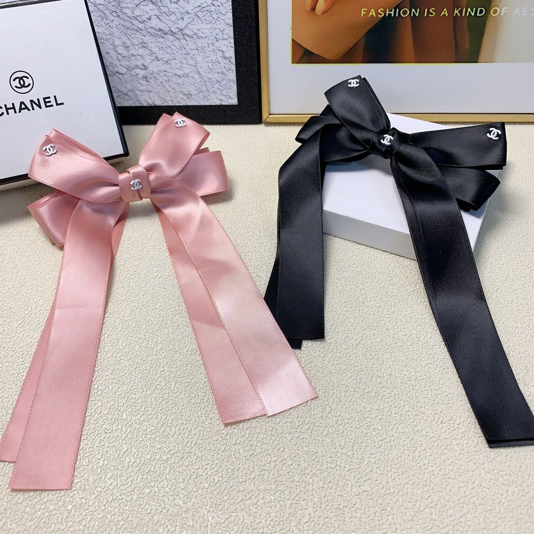 NO:276862,Chanel Xiaoxiang Chanel Hairpins New bow ribbon logo spring clips Temperament versatile little fairy must-have item, full of celebrity style ~ treasure style, recommended style for closed eyes (single) hair accessories, hairpins, chanel, hairpins19860909chanel小香 chanel发夹 新款蝴蝶结飘带logo弹簧夹 气质百搭小仙女必入单品 名媛风十足～宝藏款 闭眼入推荐款（单个）发饰,发夹,chanel,hairpins,accessory