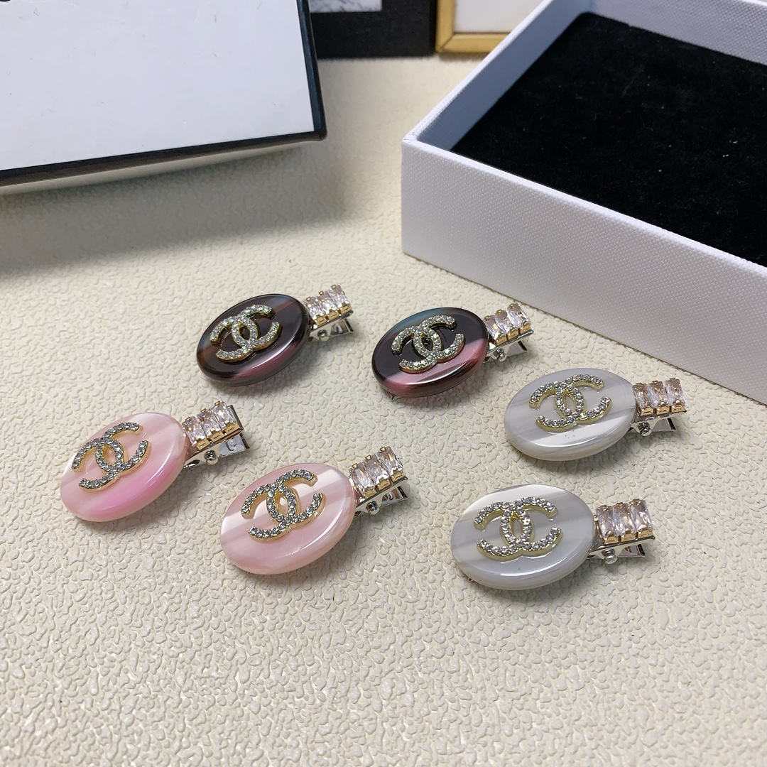 NO:276868,Chanel Xiaoxiang Chanel Hairpins Acrylic logo press clip edge clip bang clip daily exquisite small items, temperament and versatile little fairy must-have items, treasure style, closed eyes and recommended style (one pair) hair accessories, hairpins, chanel, hairpins19860909chanel小香 chanel发夹 亚克力logo压夹边夹刘海夹日常精致小单品 气质百搭小仙女必入单品 宝藏款 闭眼入推荐款（一对）发饰,发夹,chanel,hairpins,accessory