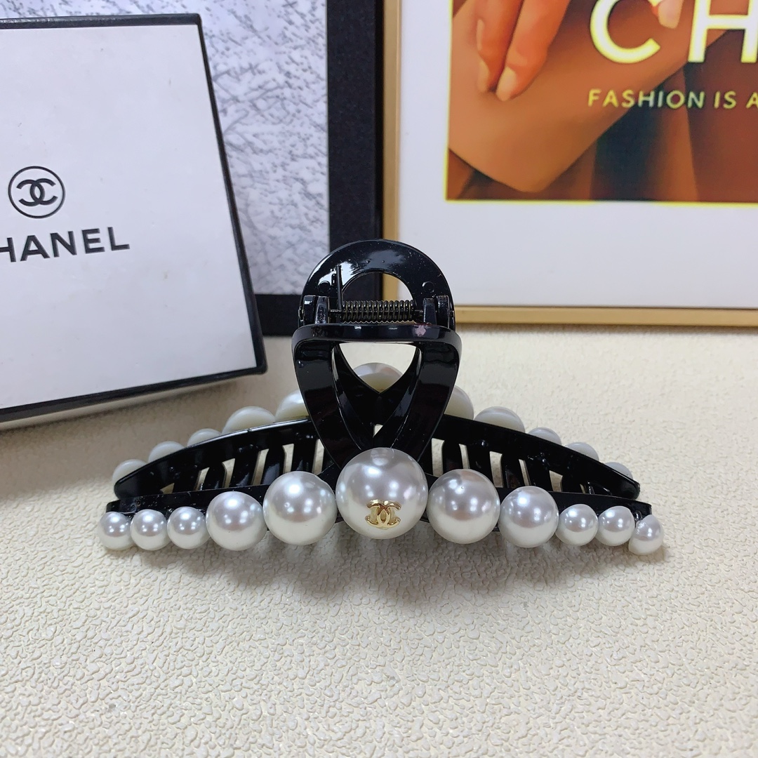 NO:277313,Chanel Xiaoxiang Chanel clip Pearl logo clip Temperament versatile daily exquisite items Little fairy must-have items Treasure style Closed eyes recommended (single hairband box) Hairpins, hairpins, chanel, hairpins19860909chanel小香 chanel抓夹 珍珠logo抓夹 气质百搭 日常精致小单品 小仙女必入单品 宝藏款 闭眼入推荐款（单个配发箍盒）发夹,发夹,chanel,hairpins,accessory