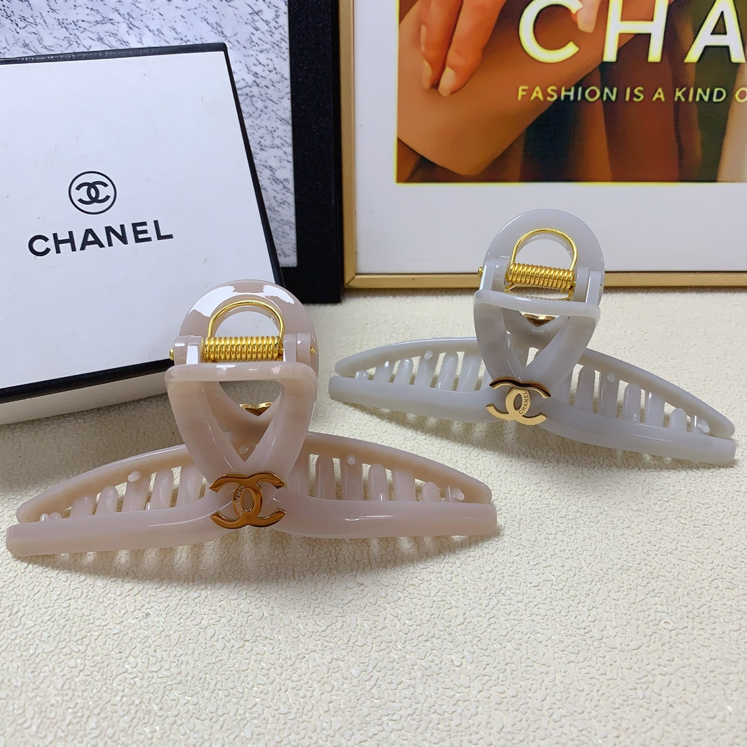 NO:277317,Chanel Xiaoxiang Chanel clip titanium steel logo clip versatile temperament and exquisite daily items. Must-in-place items for fairies. Treasure style. Recommended style for closed eyes (single with hairband box) hairpins, hairpins, chanel, hairpins19860909chanel小香 chanel抓夹 钛钢logo抓夹 气质百搭 日常精致小单品 小仙女必入单品 宝藏款 闭眼入推荐款（单个配发箍盒）发夹,发夹,chanel,hairpins,accessory
