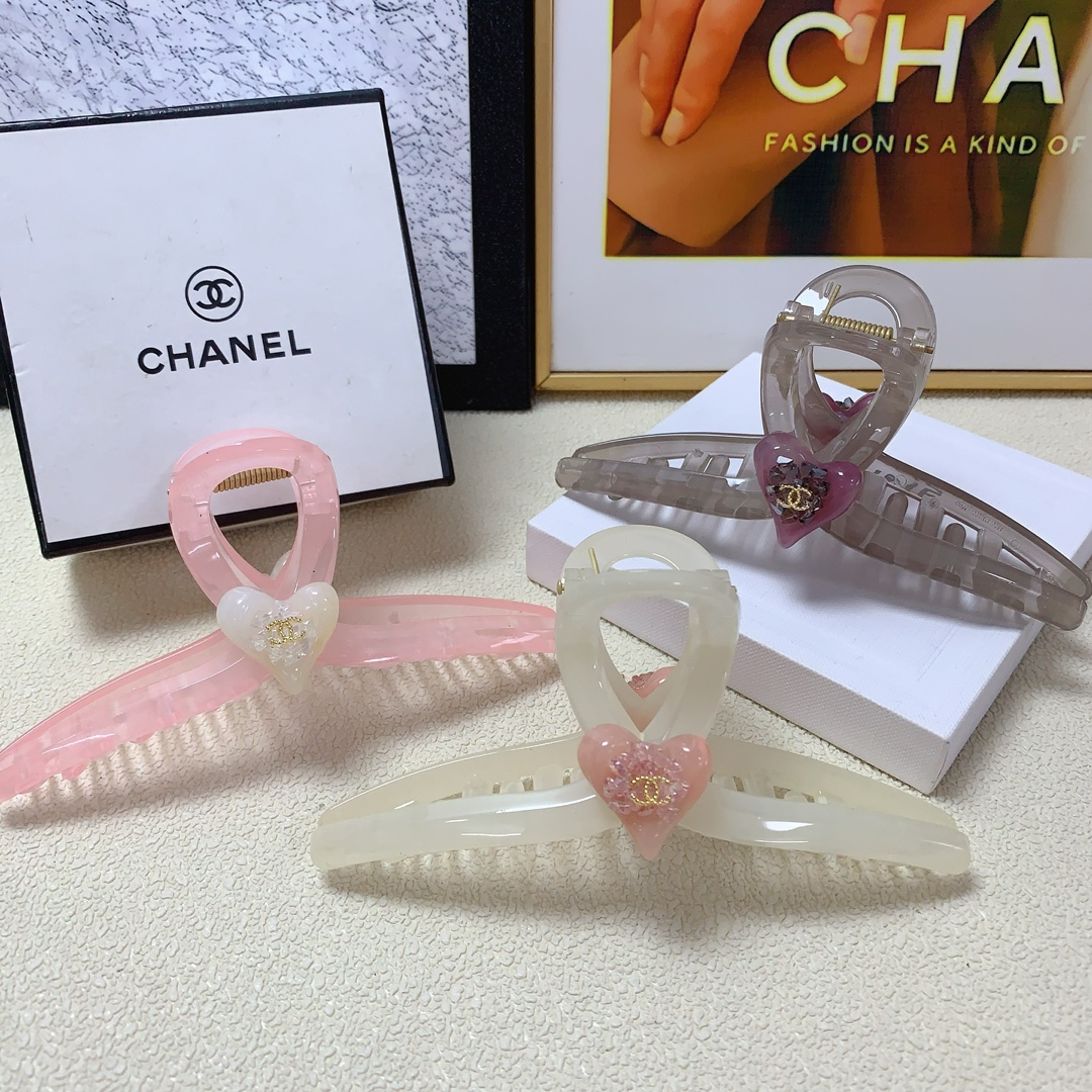 NO:277293,Chanel Xiaoxiang Chanel clip Acrylic Czech diamond logo clip Evergrande, everyday exquisite items, must-have items for fairies, treasure style, recommended style for closed eyes (single with hairband box) hairpins, hairpins, chanel, hairpins19860909chanel小香 chanel抓夹 亚克力捷克钻logo抓夹 气质百搭 日常精致小单品 小仙女必入单品 宝藏款 闭眼入推荐款（单个配发箍盒）发夹,发夹,chanel,hairpins,accessory