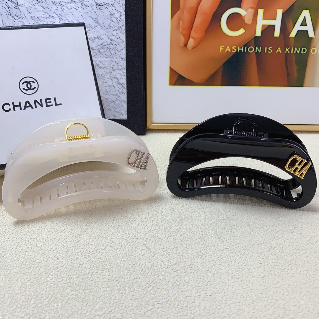 NO:277297,Chanel Xiaoxiang Chanel clip Acrylic logo clip Elegant and elegant everyday exquisite items Little fairy must-have items Treasure style Closed eyes Recommended style (single with hairband box) Hair clips, hairpins, chanel, hairpins19860909chanel小香 chanel抓夹 亚克力logo抓夹 气质百搭 日常精致小单品 小仙女必入单品 宝藏款 闭眼入推荐款（单个配发箍盒）发夹,发夹,chanel,hairpins,accessory