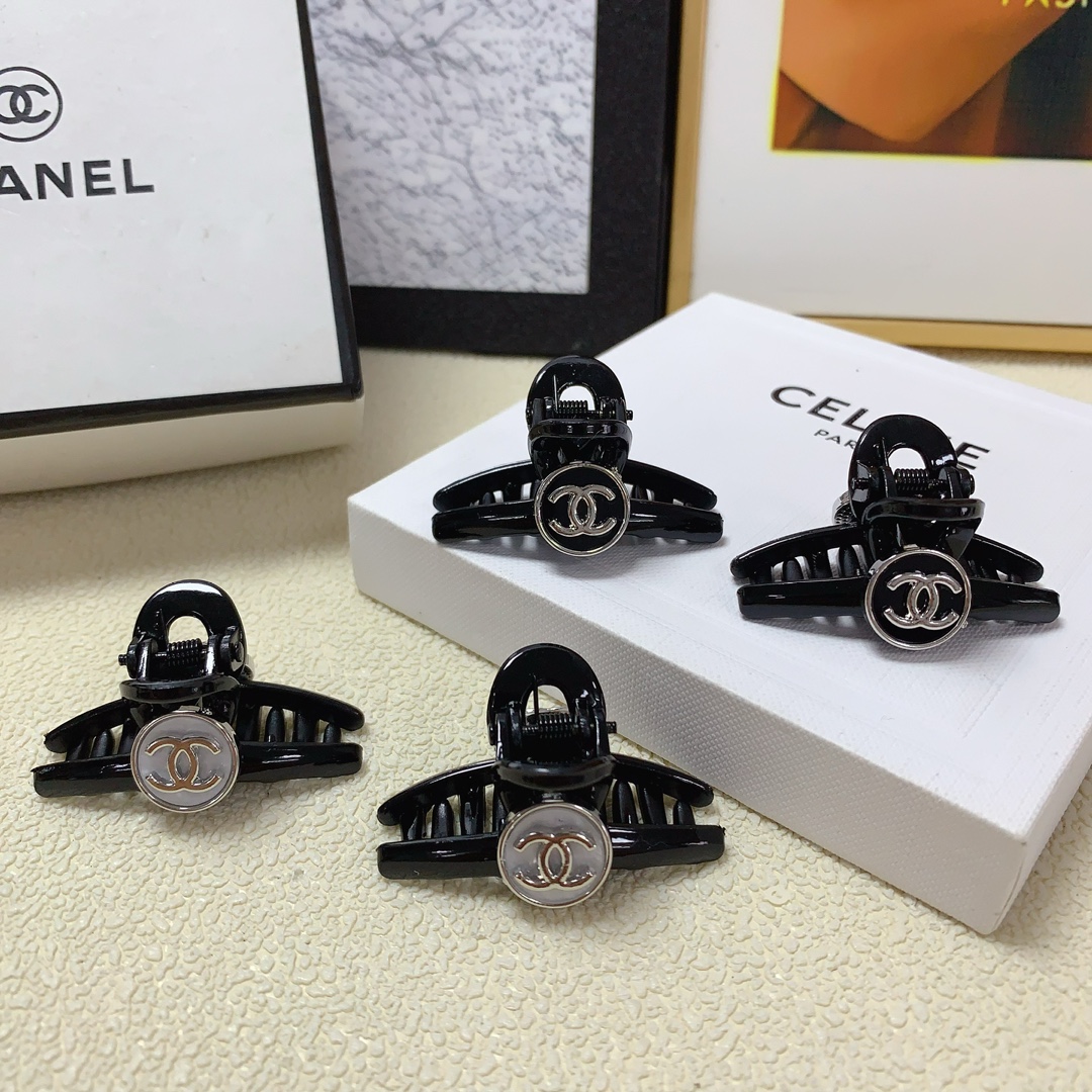 NO:277311,Chanel Xiaoxiang Chanel clip Acrylic logo clip Korean version small edge clip Exquisite little fairy must-in item Treasure style Recommended style closed eyes (a pair of hairpins, hairpins, chanel, hairpins19860909chanel小香 chanel抓夹 亚克力logo抓夹韩版小边夹 精致小仙女必入单品 宝藏款 闭眼入推荐款（一对发夹,发夹,chanel,hairpins,accessory