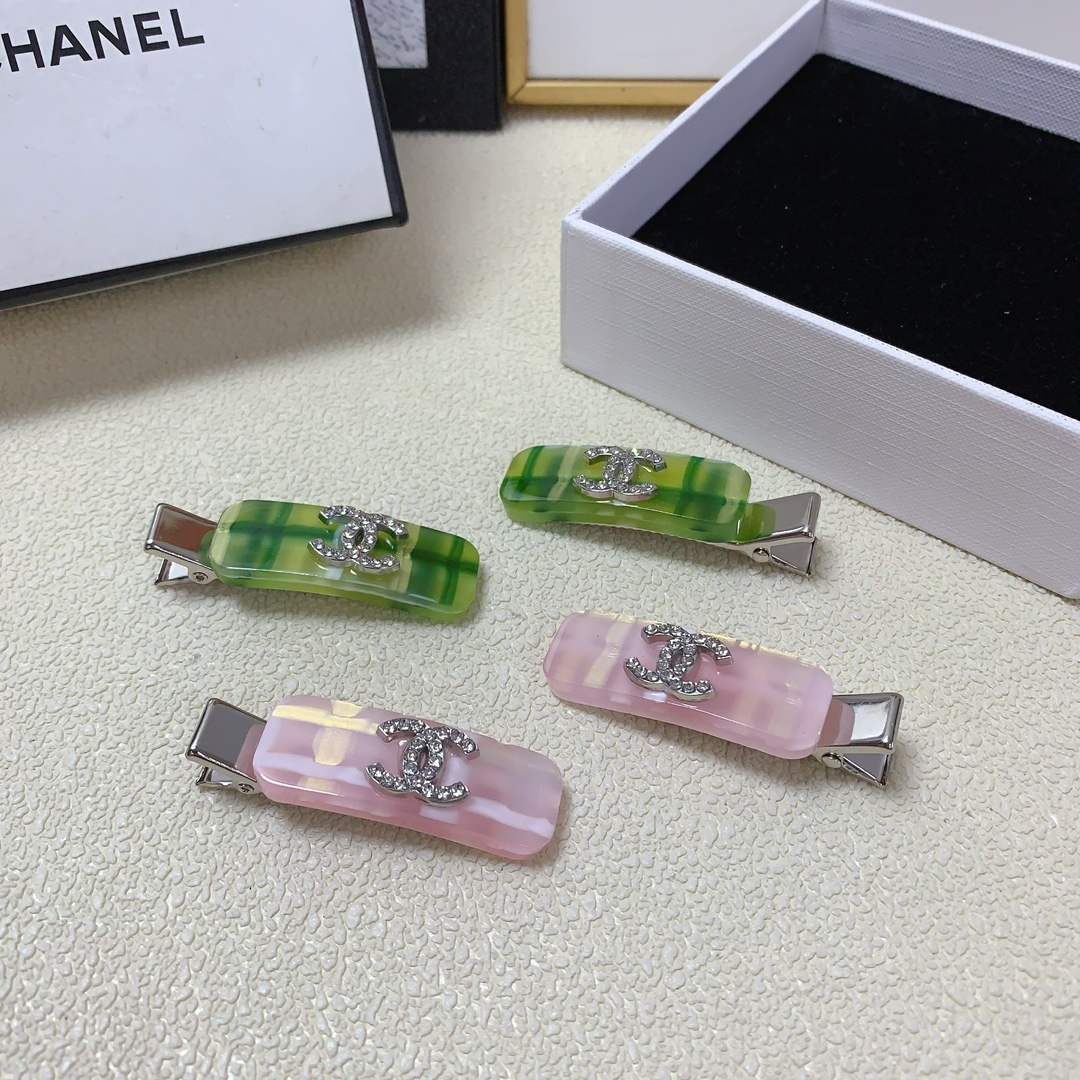 NO:277319,Chanel Xiaoxiang Chanel Pressing Clip Acrylic Logo Pressing Clip Bangs Clip Daily exquisite items, Temperament versatile little fairy must-have items, Treasure style, Eye-closed recommended style (a pair of hairpins, hairpins, chanel, hairpins19860909chanel小香 chanel压夹 亚克力logo压夹边夹刘海夹日常精致小单品 气质百搭小仙女必入单品 宝藏款 闭眼入推荐款（一对发夹,发夹,chanel,hairpins,accessory