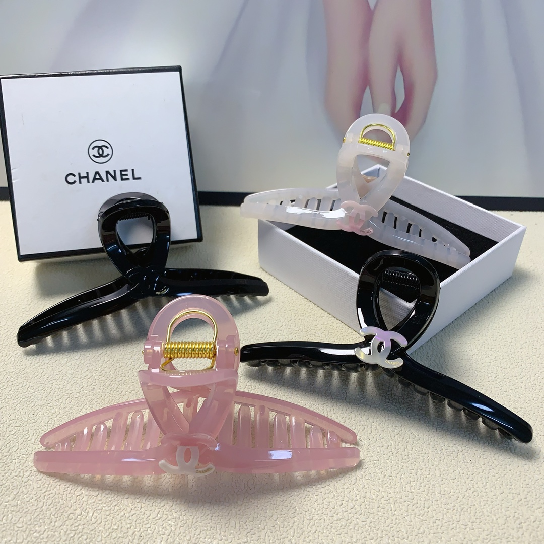 NO:277464,Chanel Xiaoxiang Chanel clip new acrylic logo clip temperament versatile daily exquisite small items must-in for little fairies Treasure model closed eyes recommended (single hairband box) hairpins, hairpins, chanel, hairpins19860909chanel小香 chanel抓夹 新款亚克力logo抓夹气质百搭日常精致小单品小仙女必入单品 宝藏款 闭眼入推荐款（单个配发箍盒）发夹,发夹,chanel,hairpins,accessory
