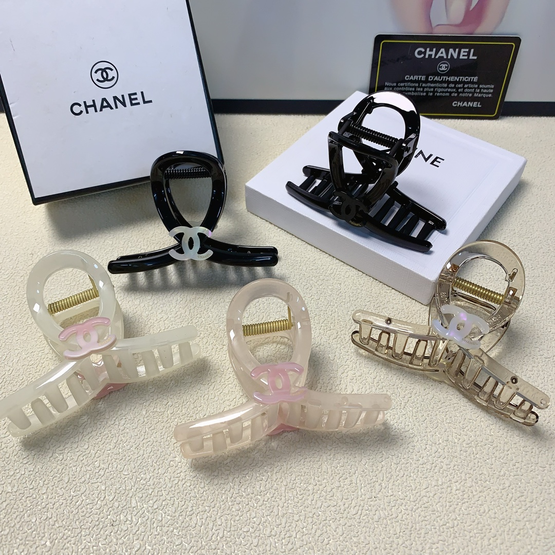 NO:277469,Chanel Xiaoxiang Chanel clip new acrylic logo clip temperament versatile daily exquisite small items must-in-one items for fairies Treasure style closed eyes recommended (single) hairpins, hairpins, chanel, hairpins19860909chanel小香 chanel抓夹 新款亚克力logo抓夹气质百搭日常精致小单品小仙女必入单品 宝藏款 闭眼入推荐款（单个）发夹,发夹,chanel,hairpins,accessory