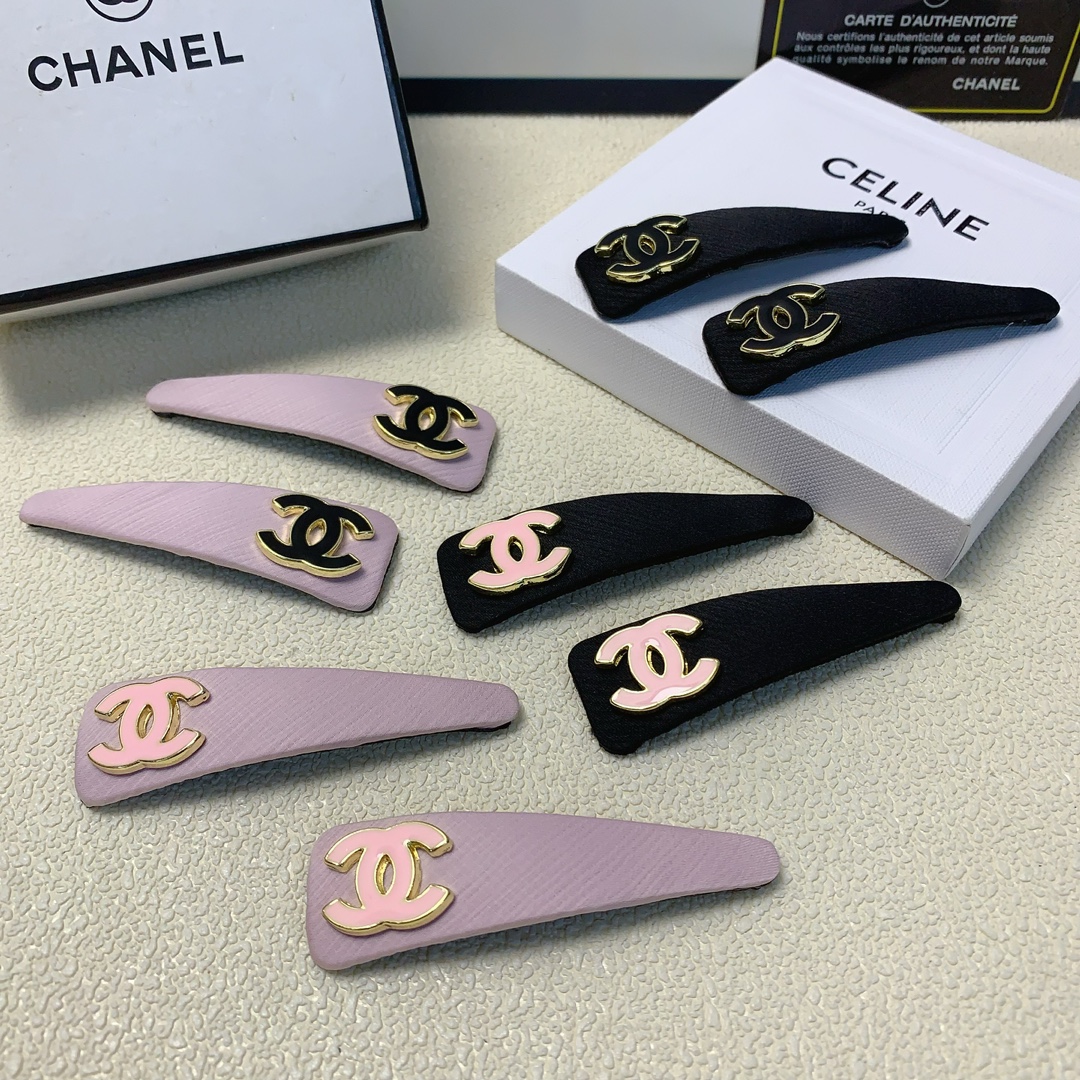 NO:277489,Chanel Xiaoxiang Chanel Hairpins New logo edge clip BB clip Temperament versatile little fairy must-have item Treasure style Close eyes recommended (one pair) hairpins, hairpins, chanel, hairpins19860909chanel小香 chanel发夹 新款logo边夹BB夹 气质百搭小仙女必入单品 宝藏款 闭眼入推荐款（一对）发夹,发夹,chanel,hairpins,accessory