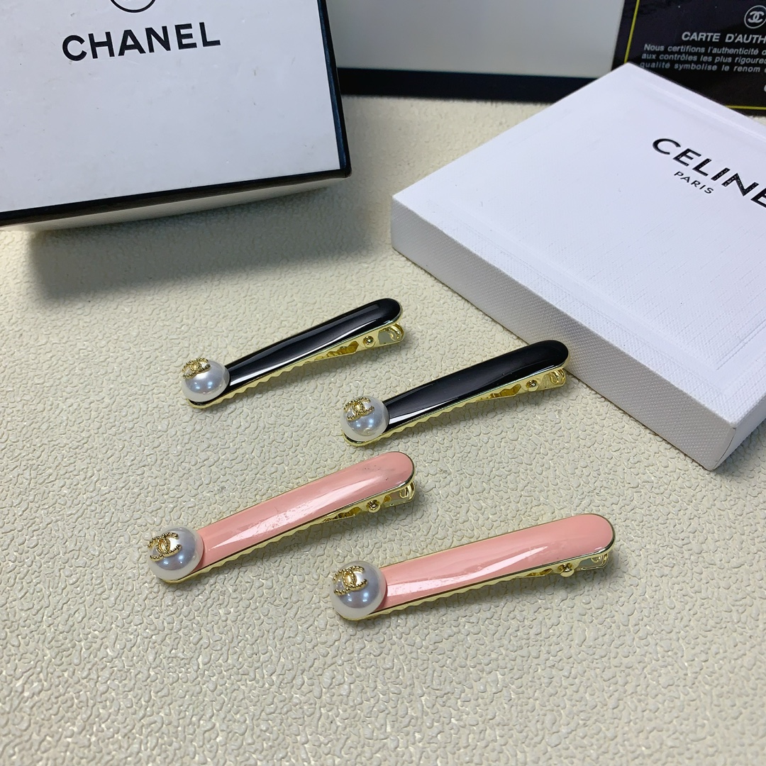 NO:277492,Chanel Xiaoxiang Chanel Pressing Clip New Pearl Logo Pressing Clip Edge Clip Bangs Clip Daily exquisite small items, Temperament versatile little fairy must-have items, Treasure model, Eye-closed recommendation (one pair) hairpins, hairpins, chanel, hairpins19860909chanel小香 chanel压夹 新款珍珠logo压夹边夹刘海夹日常精致小单品 气质百搭小仙女必入单品 宝藏款 闭眼入推荐款（一对）发夹,发夹,chanel,hairpins,accessory