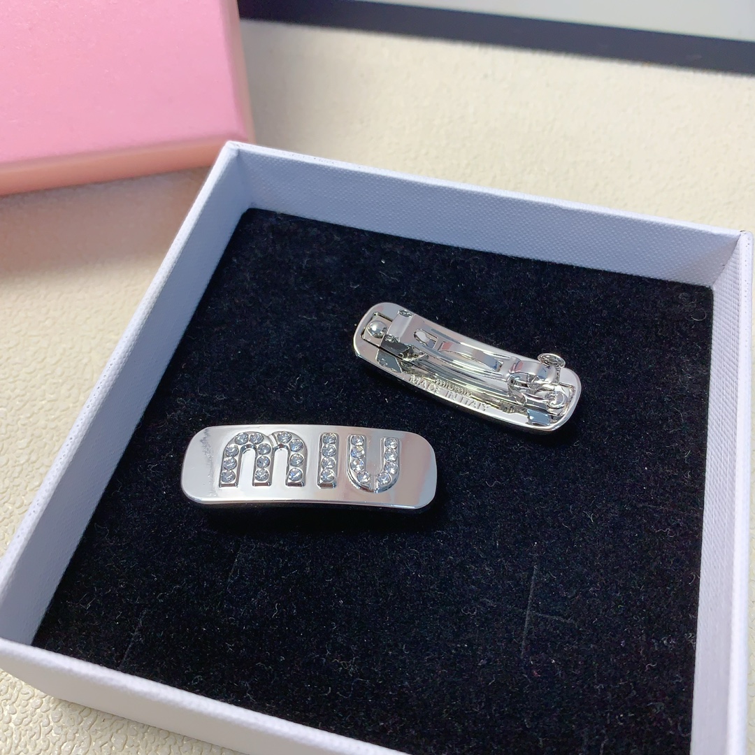 NO:277504,Miu Miu Miu Miu Miu hairpin New titanium steel miu small spring clip bang clip daily exquisite small items, temperament and versatile little fairy must-have items, treasure model, eye-closing recommendation (single hairpin, hairpin, miumiu, hairpins19860909Miu Miu缪缪 miumiu发夹 新款钛钢miu小弹簧夹边夹刘海夹日常精致小单品 气质百搭小仙女必入单品 宝藏款 闭眼入推荐款（单个发夹,发夹,miumiu,hairpins,accessory