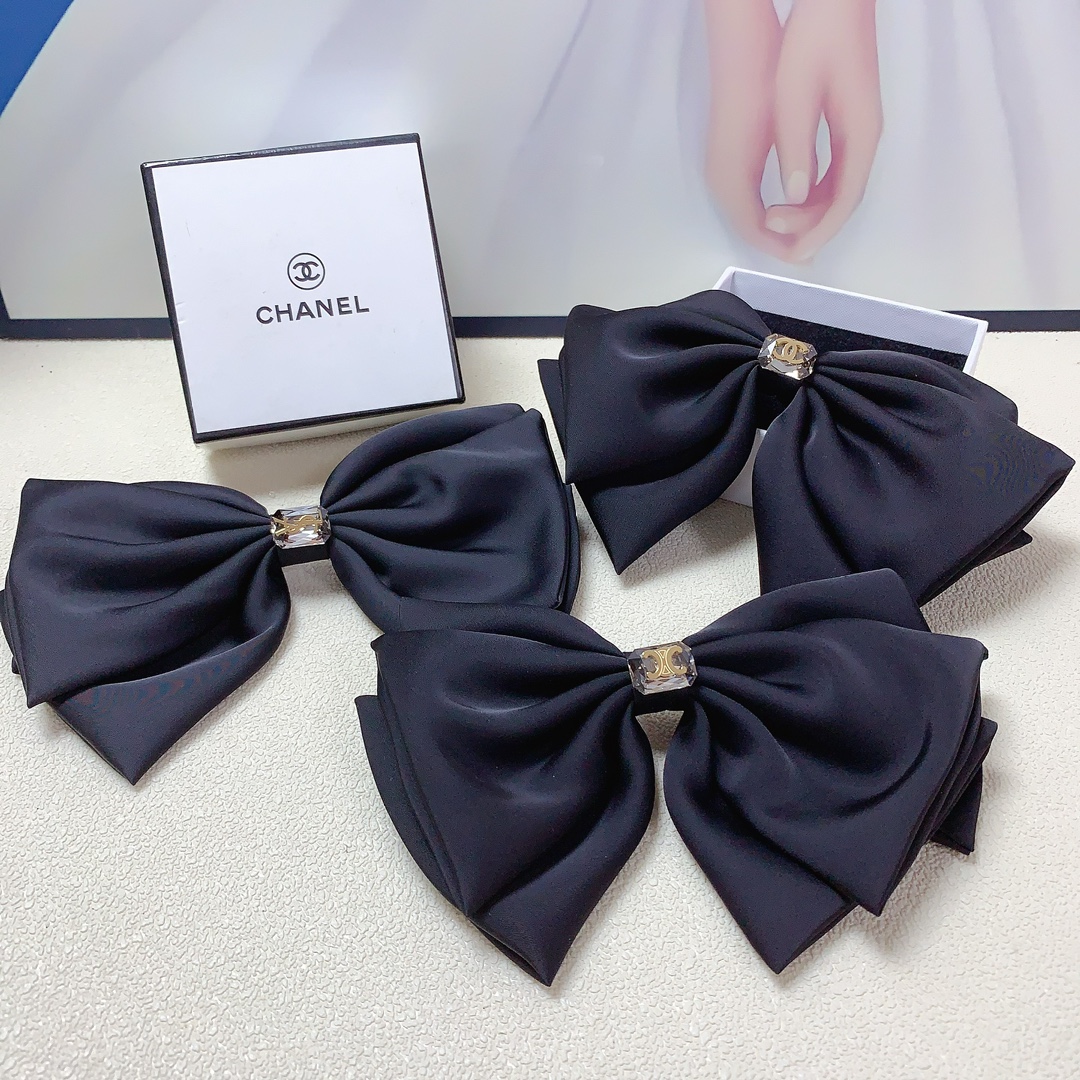 NO:277556,CHANEL Xiaoxiang celine YSL Saint Laurent hairpin Czech diamond titanium steel logo bow hairpin spring clip Three-dimensional temperament Fashion and versatile little fairy must-in single item Closed eyes recommended (single) hairpin, hairpin, celine, celine, chanel, saint laurent, saint laurent, hairpins19860909CHANEL小香 celine赛琳 YSL圣罗兰发夹 捷克钻钛钢logo蝴蝶结发夹弹簧夹 版型立体气质时尚百搭小仙女必入单品 闭眼入推荐款（单个）发夹,发夹,celine,celine,chanel,saint laurent,saint laurent,hairpins,accessory